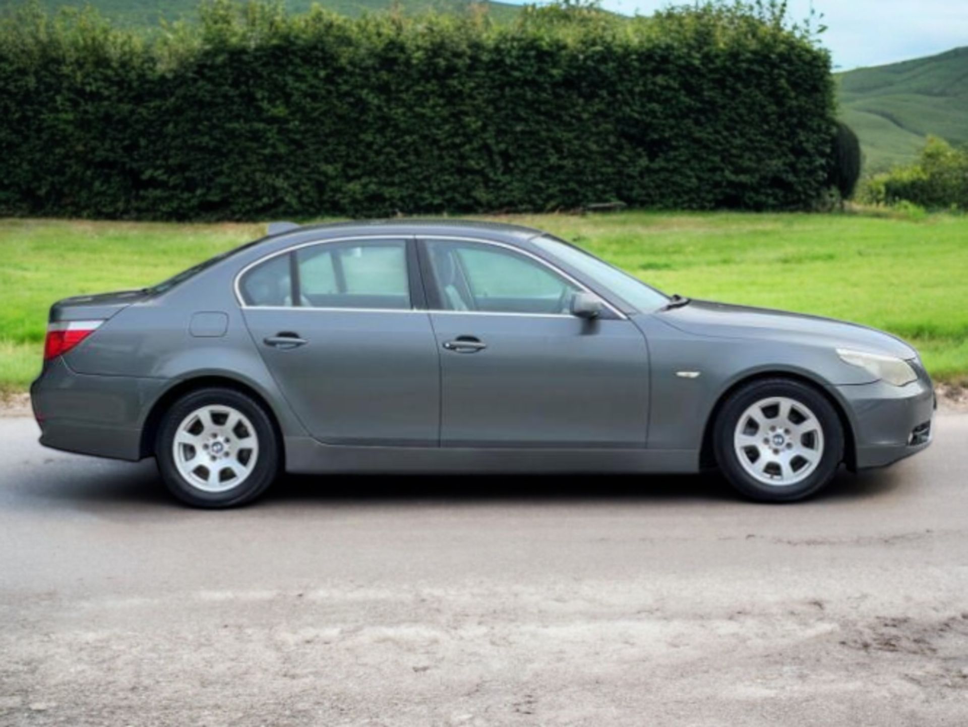 **(ONLY 109K MILEAGE)** 2004 BMW 5 SERIES 2.5 525D SE AUTO 4DR >>--NO VAT ON HAMMER--<< - Image 5 of 30