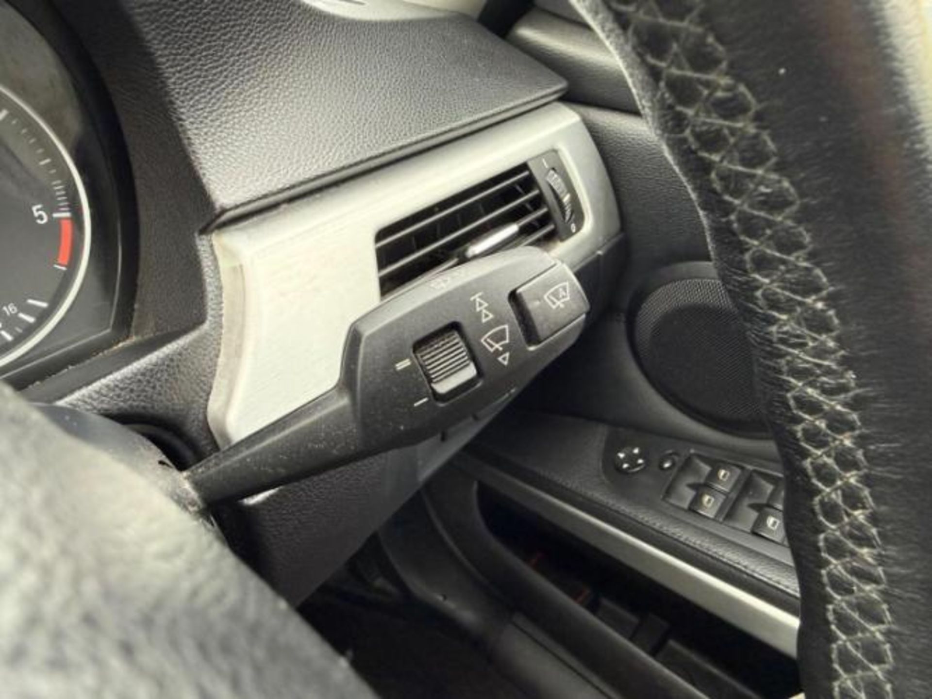 2011 BMW 320D EXCLUSIVE EDITION 1995CC MANUAL SALOON BLACK >>--NO VAT ON HAMMER--<< - Image 19 of 25