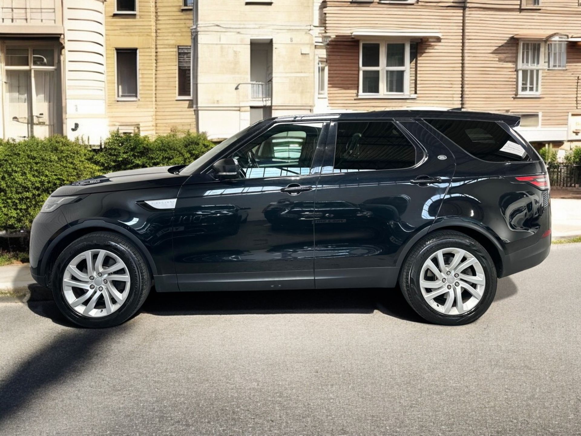 **(ONLY 76K MILEAGE)** 2017 LAND ROVER DISCOVERY HSE >>--NO VAT ON HAMMER--<< - Image 4 of 47