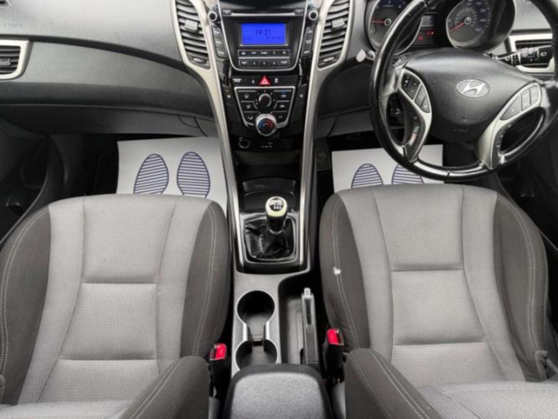 2015 HYUNDAI I30 SE BLUE DRIVE CRDI 1.6 DIESEL MANUAL HATCHBACK BLACK >>--NO VAT ON HAMMER--<< - Image 39 of 40