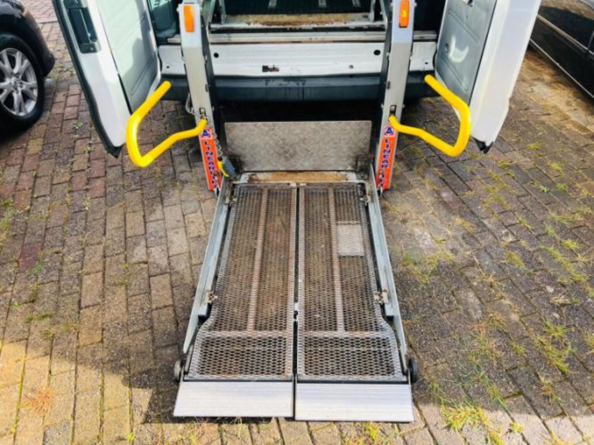2011 FORD TRANSIT 2.4 TDCI 350 DURATORQ RWD L3 H2 MINIBUS >>--NO VAT ON HAMMER--<< - Image 23 of 46