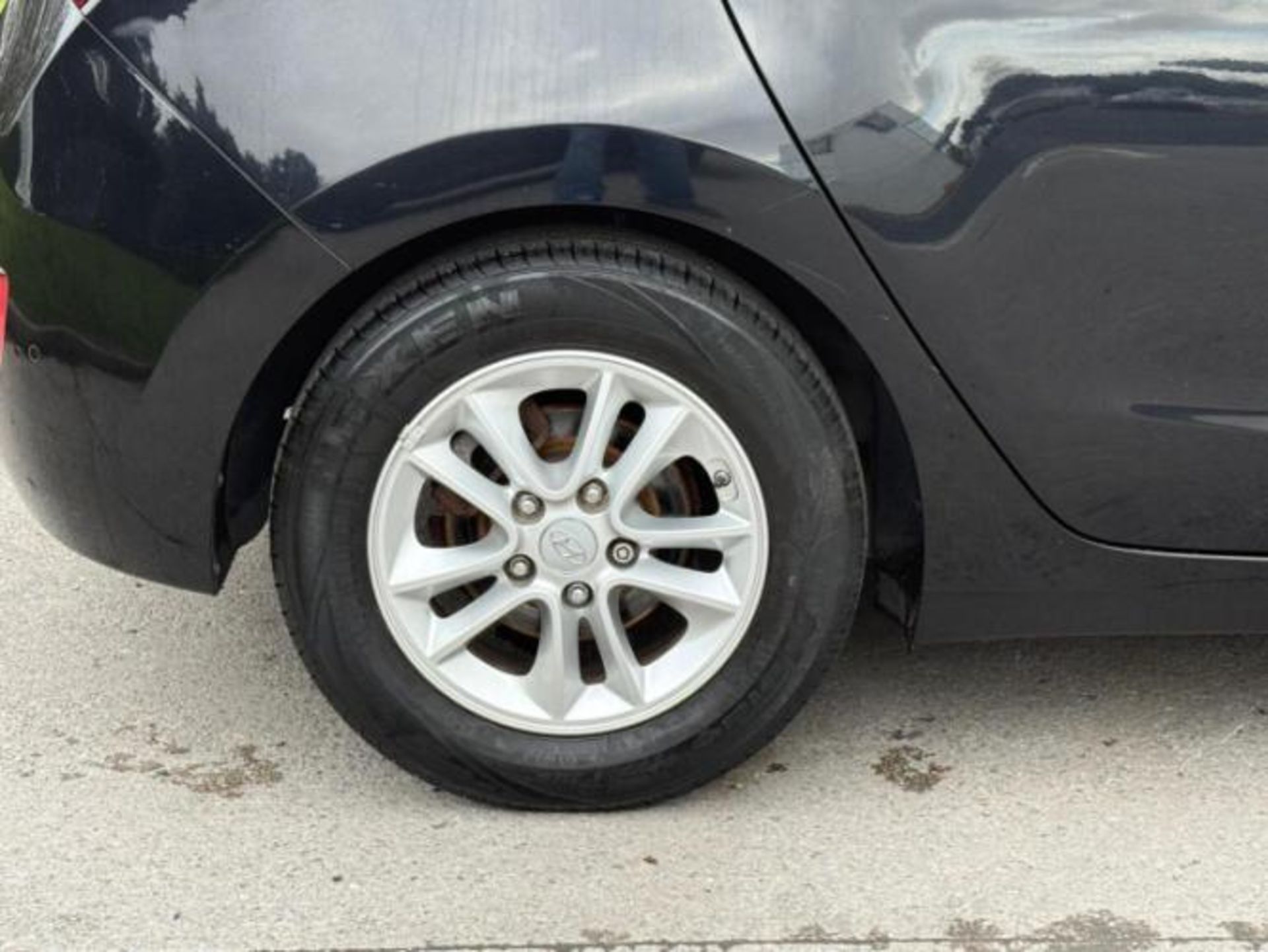 2015 HYUNDAI I30 SE BLUE DRIVE CRDI 1.6 DIESEL MANUAL HATCHBACK BLACK >>--NO VAT ON HAMMER--<< - Image 24 of 40