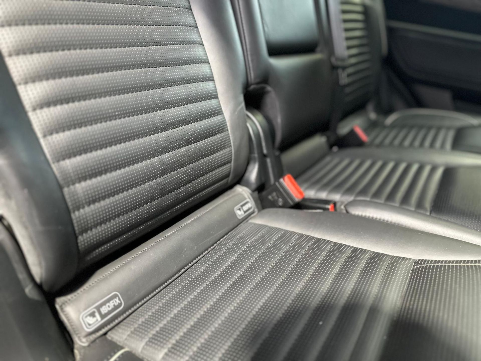 **(ONLY 76K MILEAGE)** 2017 LAND ROVER DISCOVERY HSE >>--NO VAT ON HAMMER--<< - Image 17 of 47