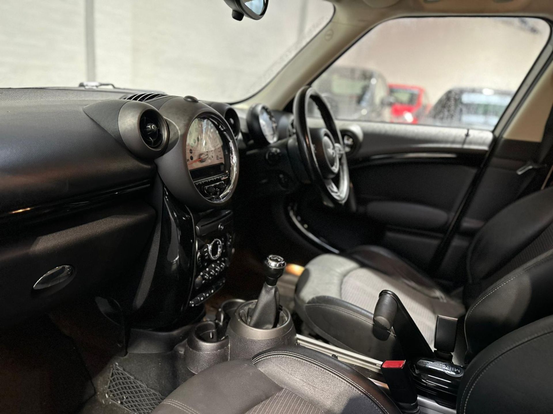 2011 MINI COUNTRYMAN COOPER D – 1.6 DIESEL – MANUAL - Image 23 of 31