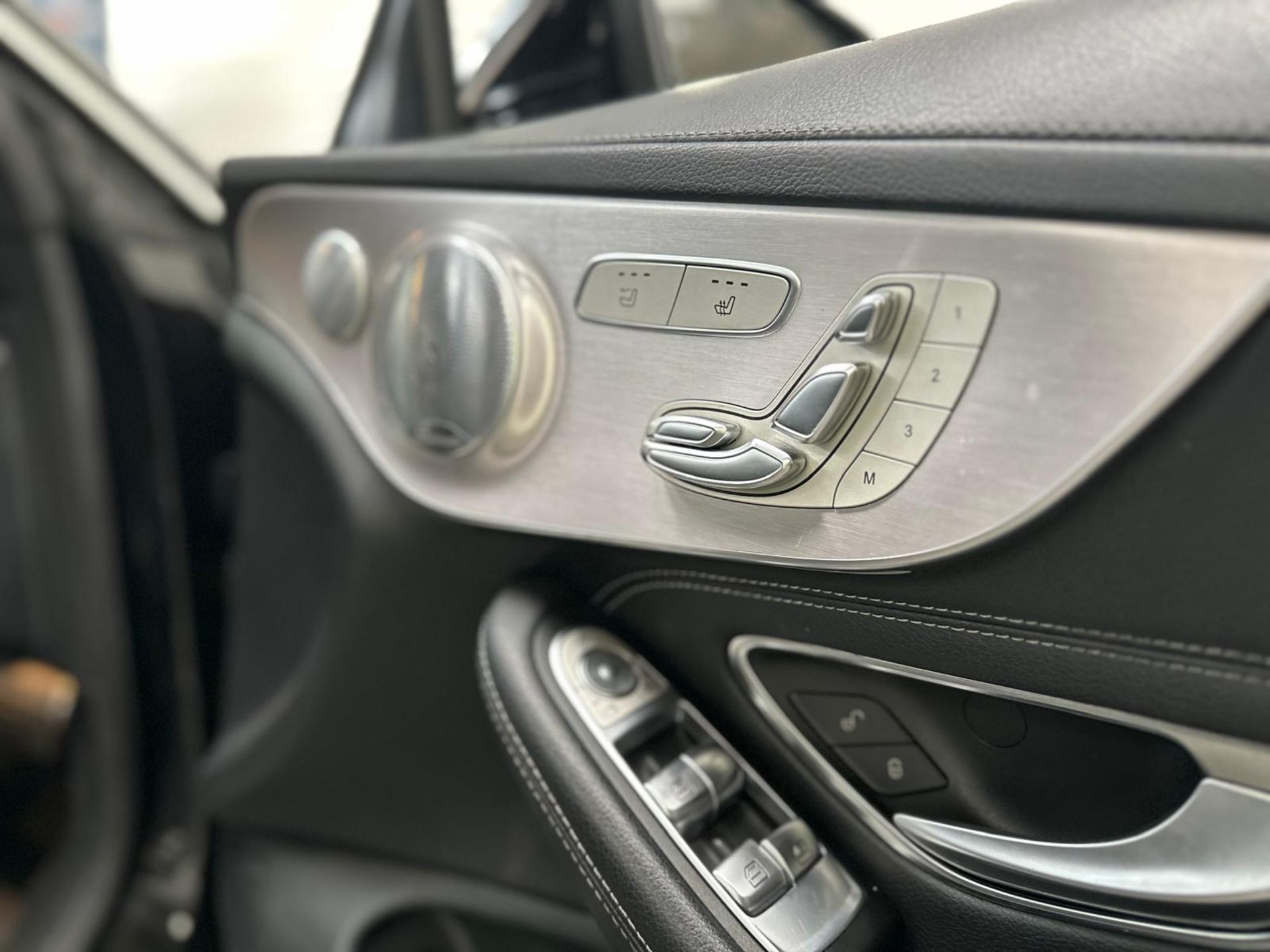 **(ONLY 67K MILEAGE)** 2018 MERCEDES-BENZ C43 AMG PREMIUM PLUS – 3.0L – >>--NO VAT ON HAMMER--<< - Image 13 of 20