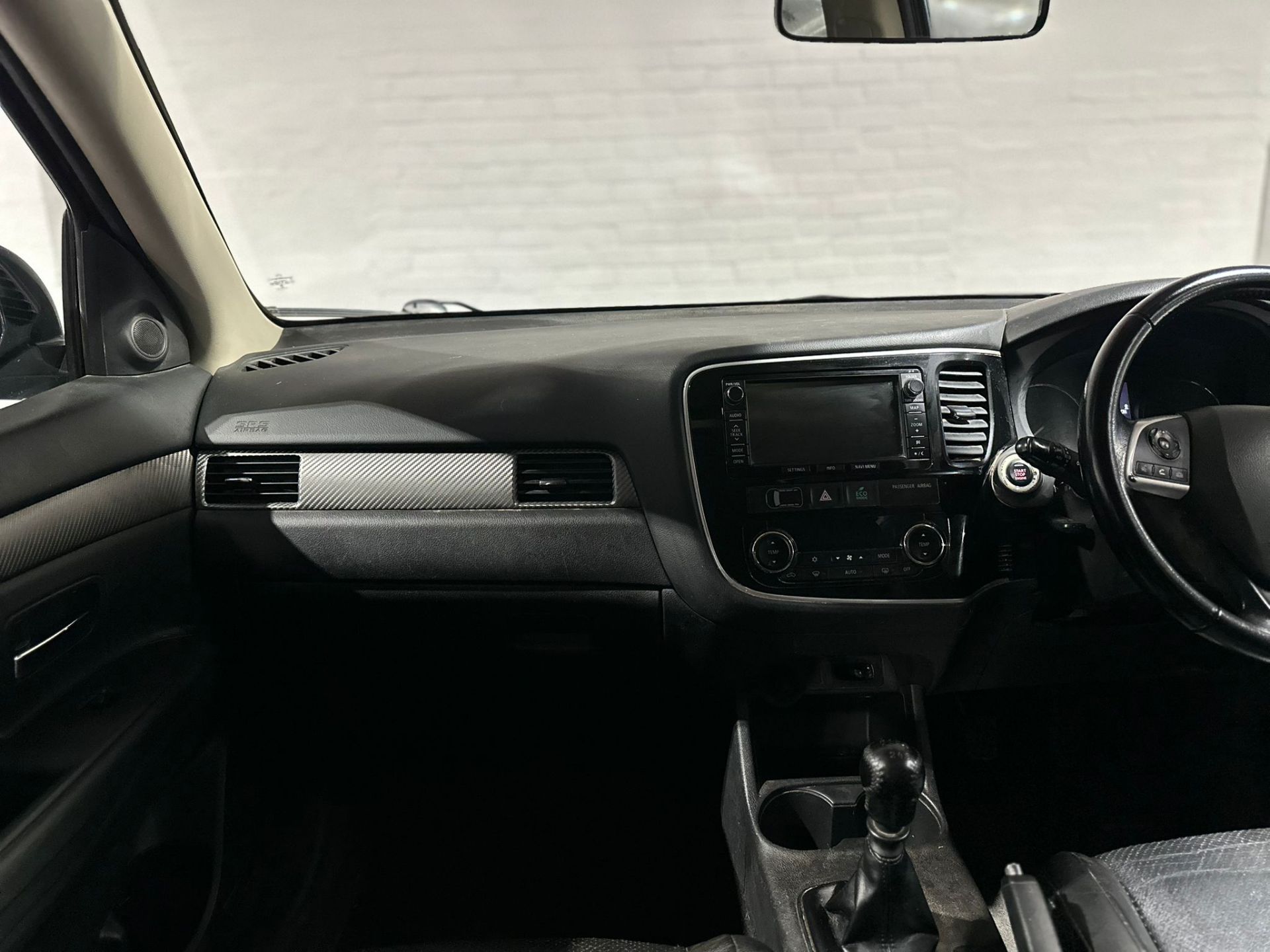 **(ONLY 118K MILEAGE)** 2013 MITSUBISHI OUTLANDER GX4 DI-D >>--NO VAT ON HAMMER--<< - Image 14 of 38