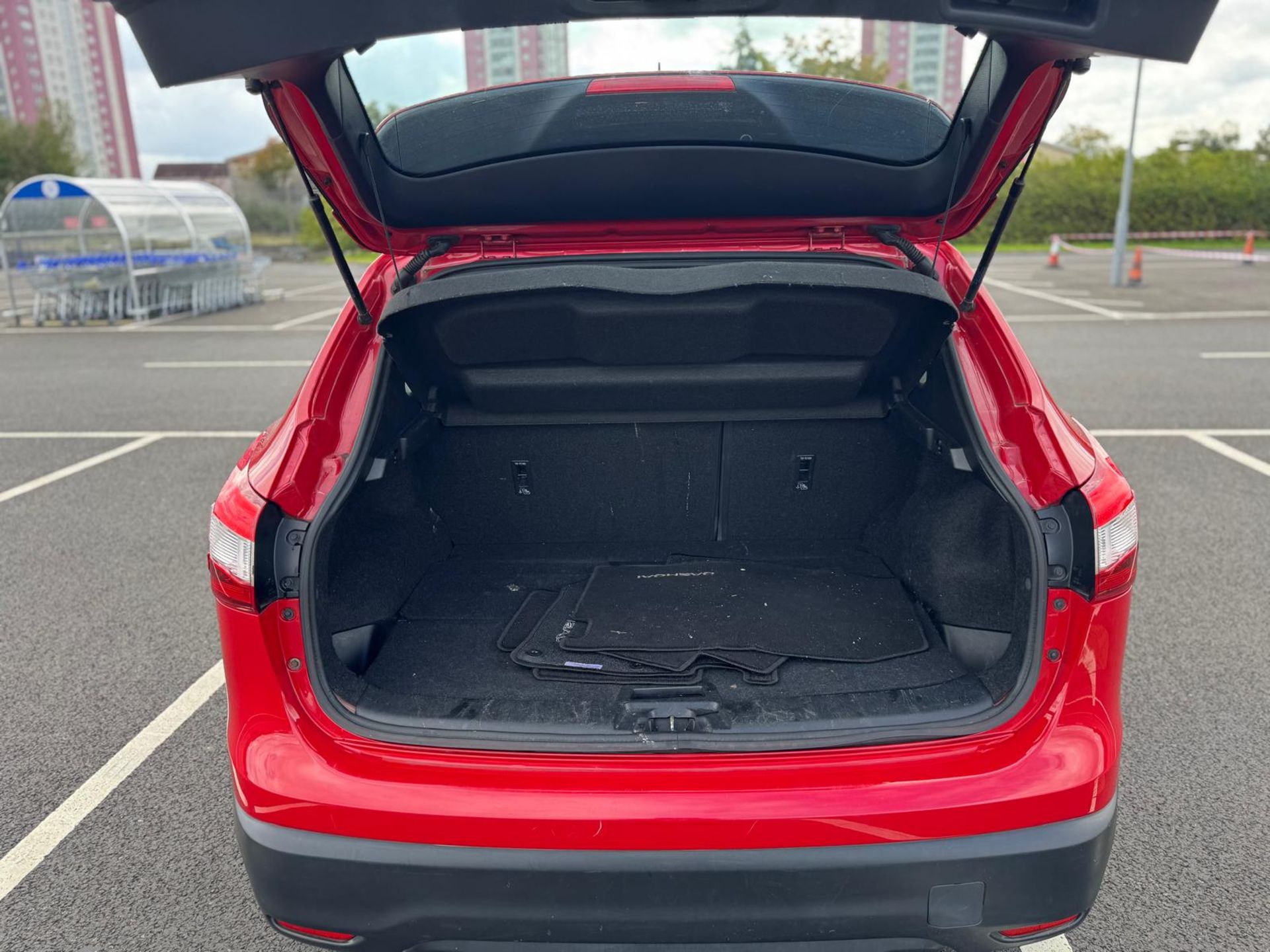 2015 NISSAN QASHQAI ACENTA DIG-T 1.2 PETROL SUV – MANUAL – RED>>--NO VAT ON HAMMER--<< - Image 13 of 14