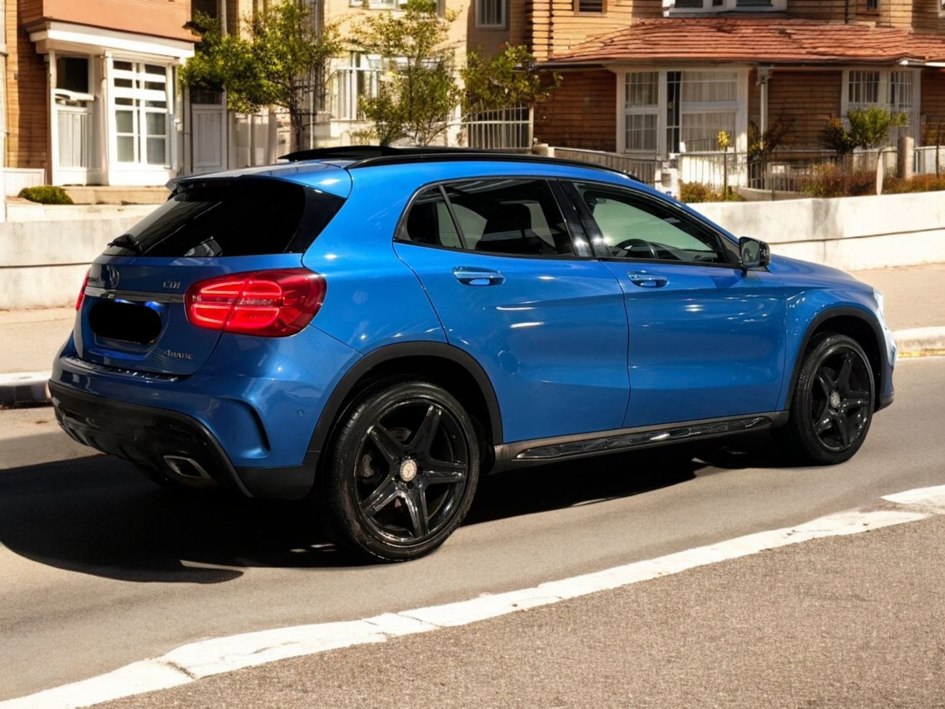 **(ONLY 62K MILEAGE)** 2015 MERCEDES-BENZ GLA 220D AMG LINE (PREMIUM PLUS) >>--NO VAT ON HAMMER--<< - Image 3 of 46