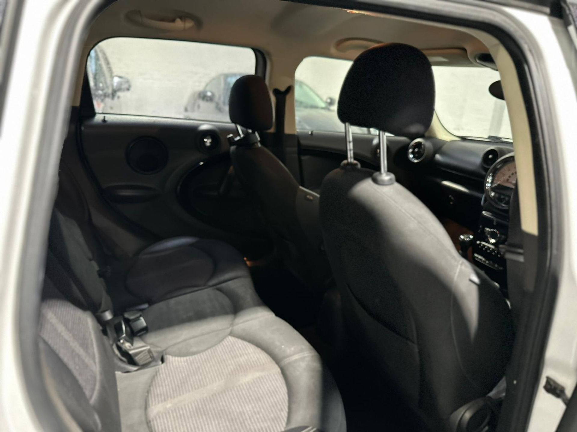 2011 MINI COUNTRYMAN COOPER D – 1.6 DIESEL – MANUAL - Image 12 of 31