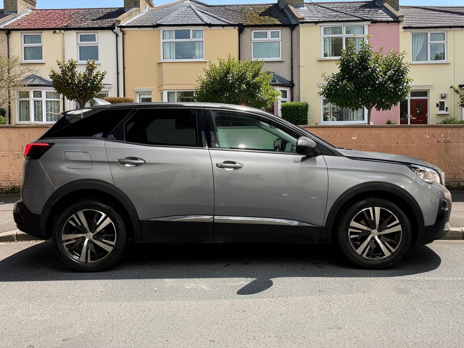**(ONLY 69K MILEAGE)** 2018 PEUGEOT 3008 ALLURE S/S 1.2 PURETECH MANUAL >>--NO VAT ON HAMMER--<< - Image 9 of 28