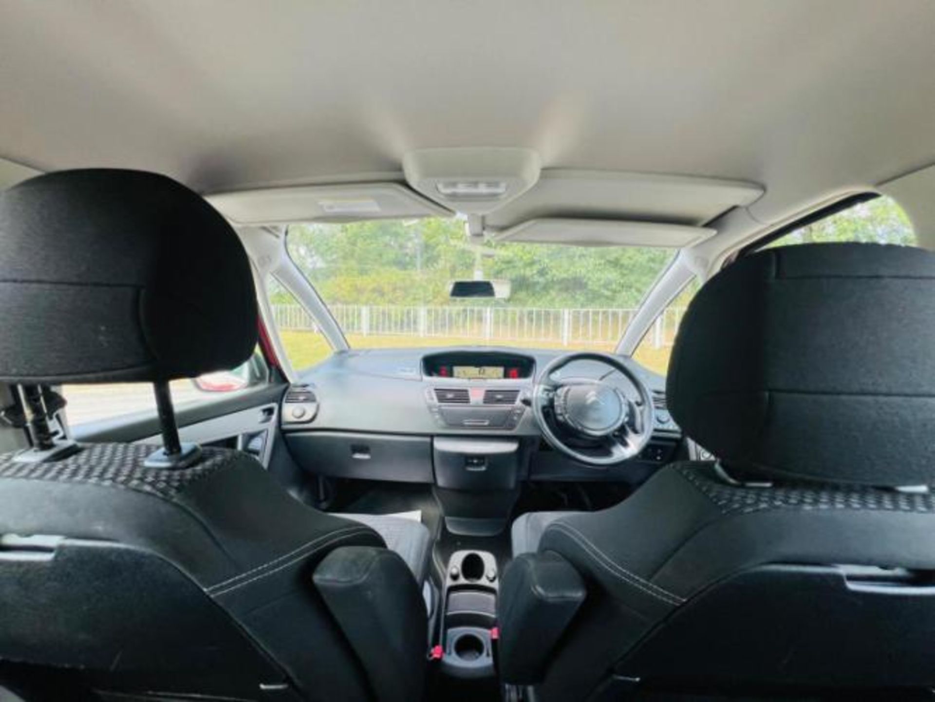 **(ONLY K MILEAGE)** 2012 CITROEN C4 G PICASSO VTR+ E-HDI A 1.6 SEMI AUTO >>--NO VAT ON HAMMER--<< - Image 27 of 29