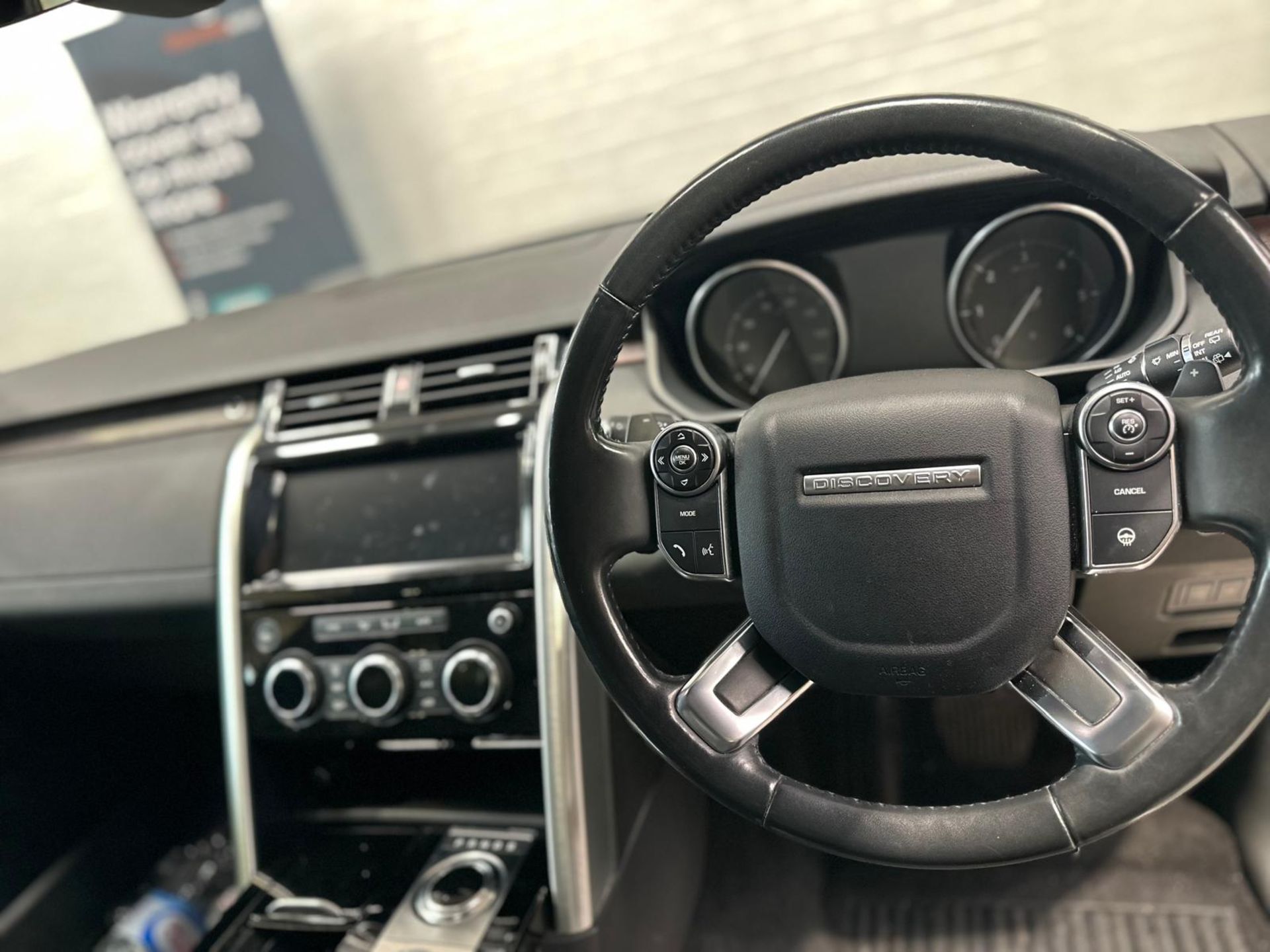 **(ONLY 76K MILEAGE)** 2017 LAND ROVER DISCOVERY HSE >>--NO VAT ON HAMMER--<< - Image 41 of 47