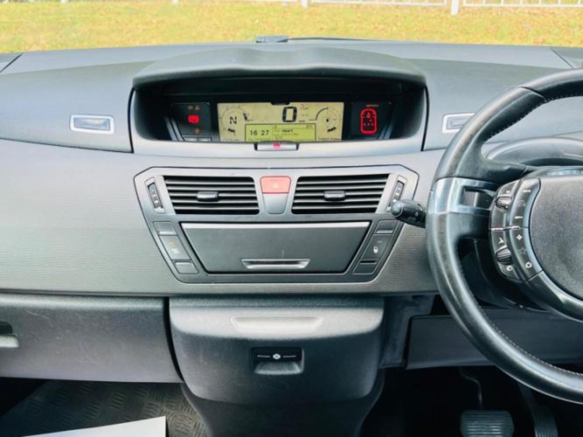 **(ONLY K MILEAGE)** 2012 CITROEN C4 G PICASSO VTR+ E-HDI A 1.6 SEMI AUTO >>--NO VAT ON HAMMER--<< - Image 25 of 29