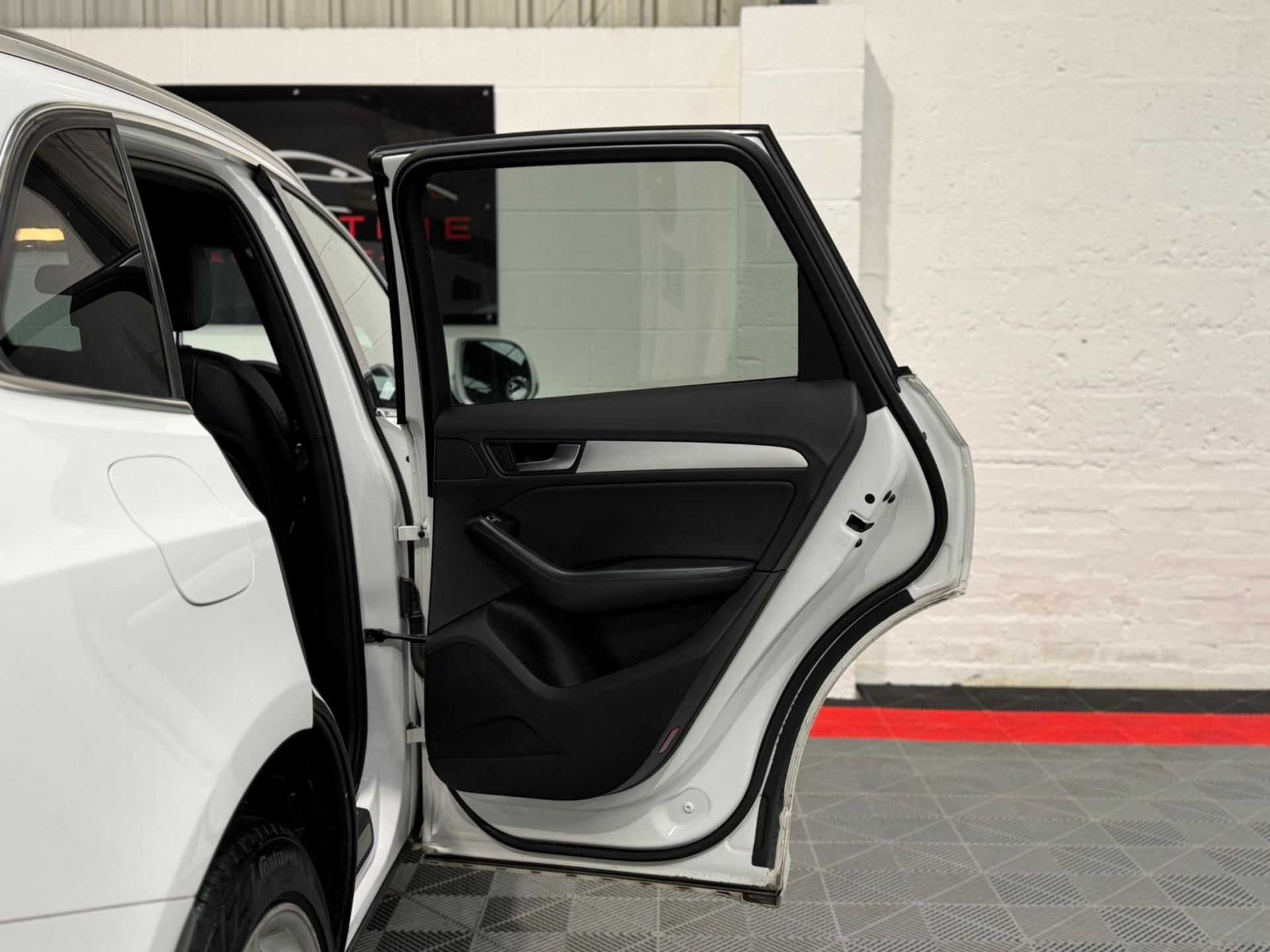 **(ONLY 107K MILEAGE)** 2013 AUDI Q5 2.0 TFSI S LINE PLUS TIPTRONIC >>--NO VAT ON HAMMER--<< - Image 37 of 39