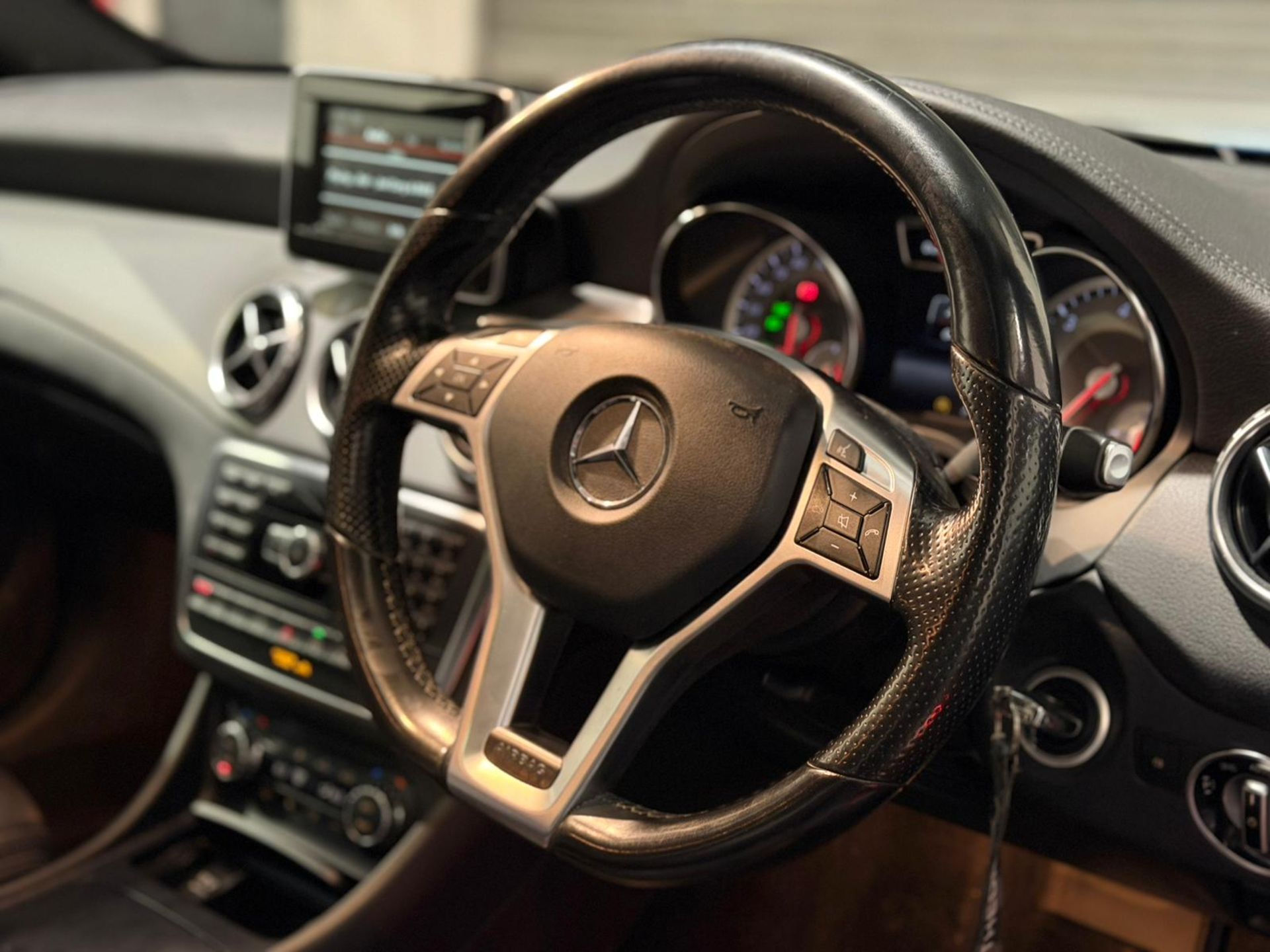 **(ONLY 62K MILEAGE)** 2015 MERCEDES-BENZ GLA 220D AMG LINE (PREMIUM PLUS) >>--NO VAT ON HAMMER--<< - Image 26 of 46