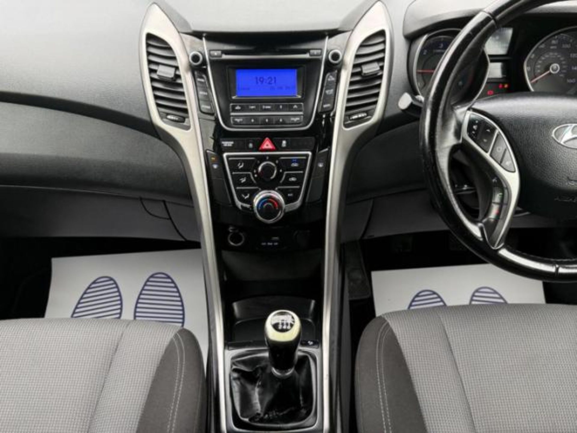 2015 HYUNDAI I30 SE BLUE DRIVE CRDI 1.6 DIESEL MANUAL HATCHBACK BLACK >>--NO VAT ON HAMMER--<< - Image 38 of 40