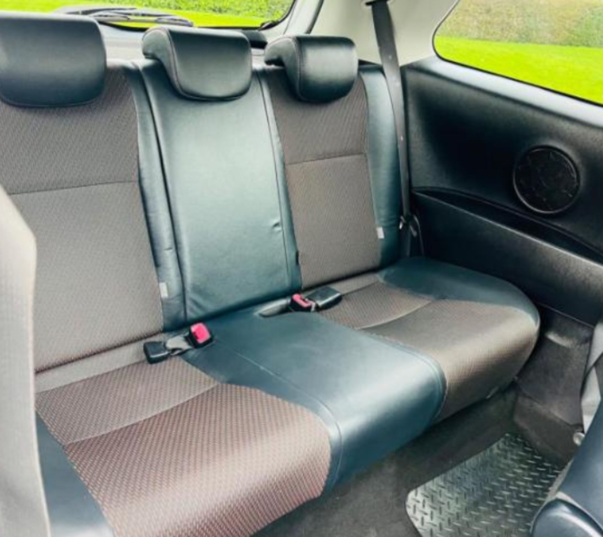 **(ONLY 63K MILEAGE)** 2012 TOYOTA YARIS 1.33 DUAL VVT-I TREND MANUAL >>--NO VAT ON HAMMER--<< - Image 20 of 30