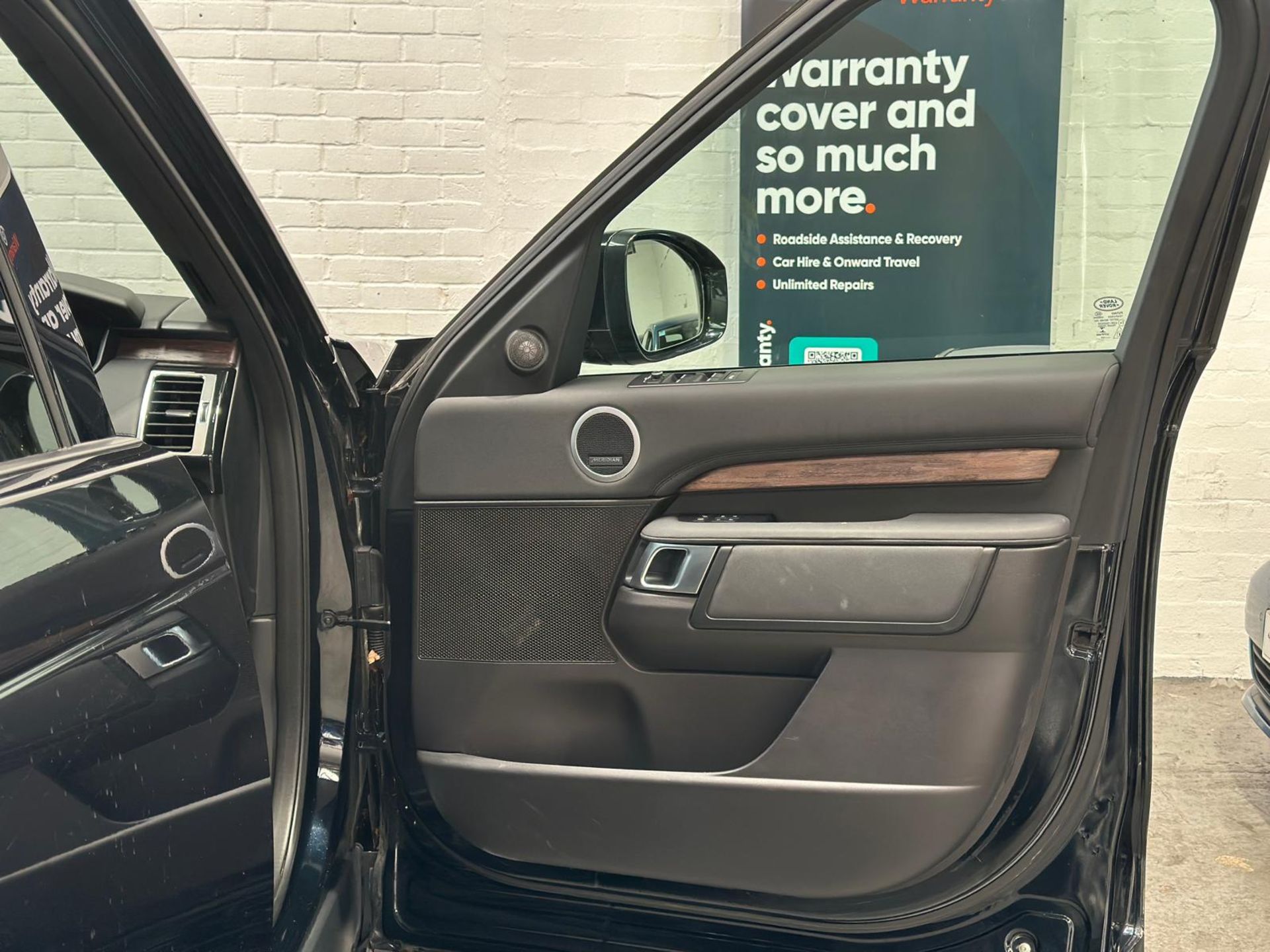 **(ONLY 76K MILEAGE)** 2017 LAND ROVER DISCOVERY HSE >>--NO VAT ON HAMMER--<< - Image 43 of 47