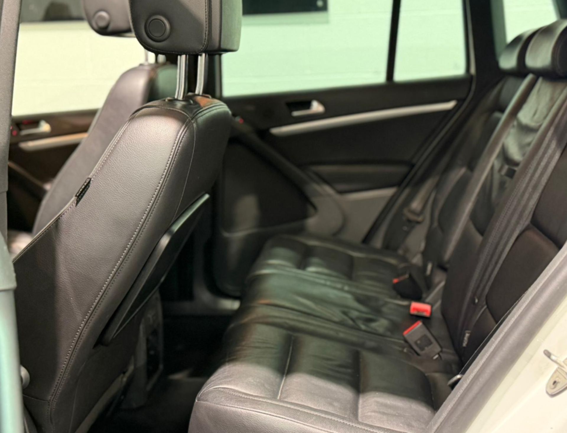 **(ONLY 85K MILEAGE)** 2016 VOLKSWAGEN TIGUAN 2.0 TDI BLUEMOTION TECH >>--NO VAT ON HAMMER--<< - Image 19 of 35