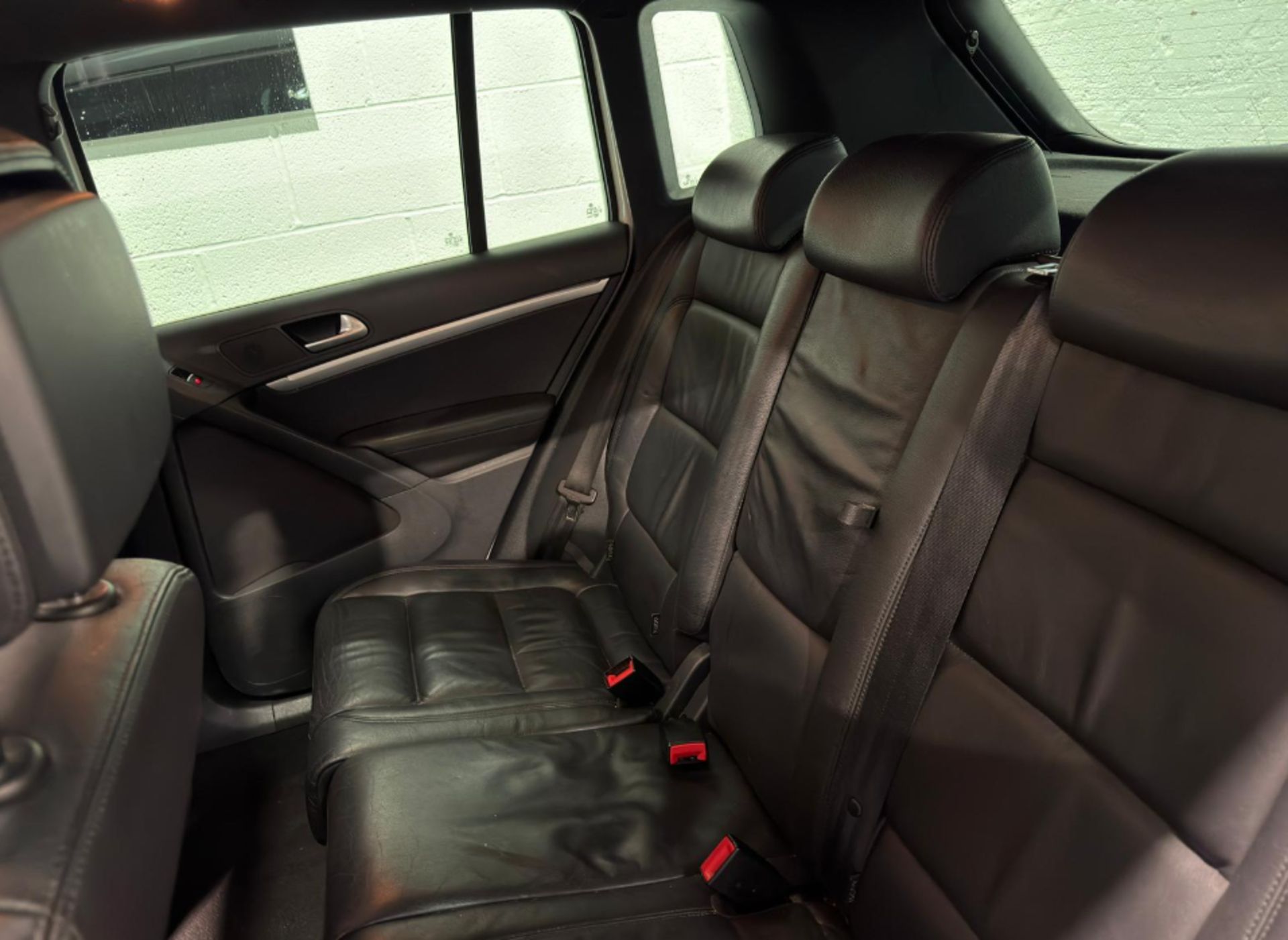 **(ONLY 85K MILEAGE)** 2016 VOLKSWAGEN TIGUAN 2.0 TDI BLUEMOTION TECH >>--NO VAT ON HAMMER--<< - Image 24 of 35