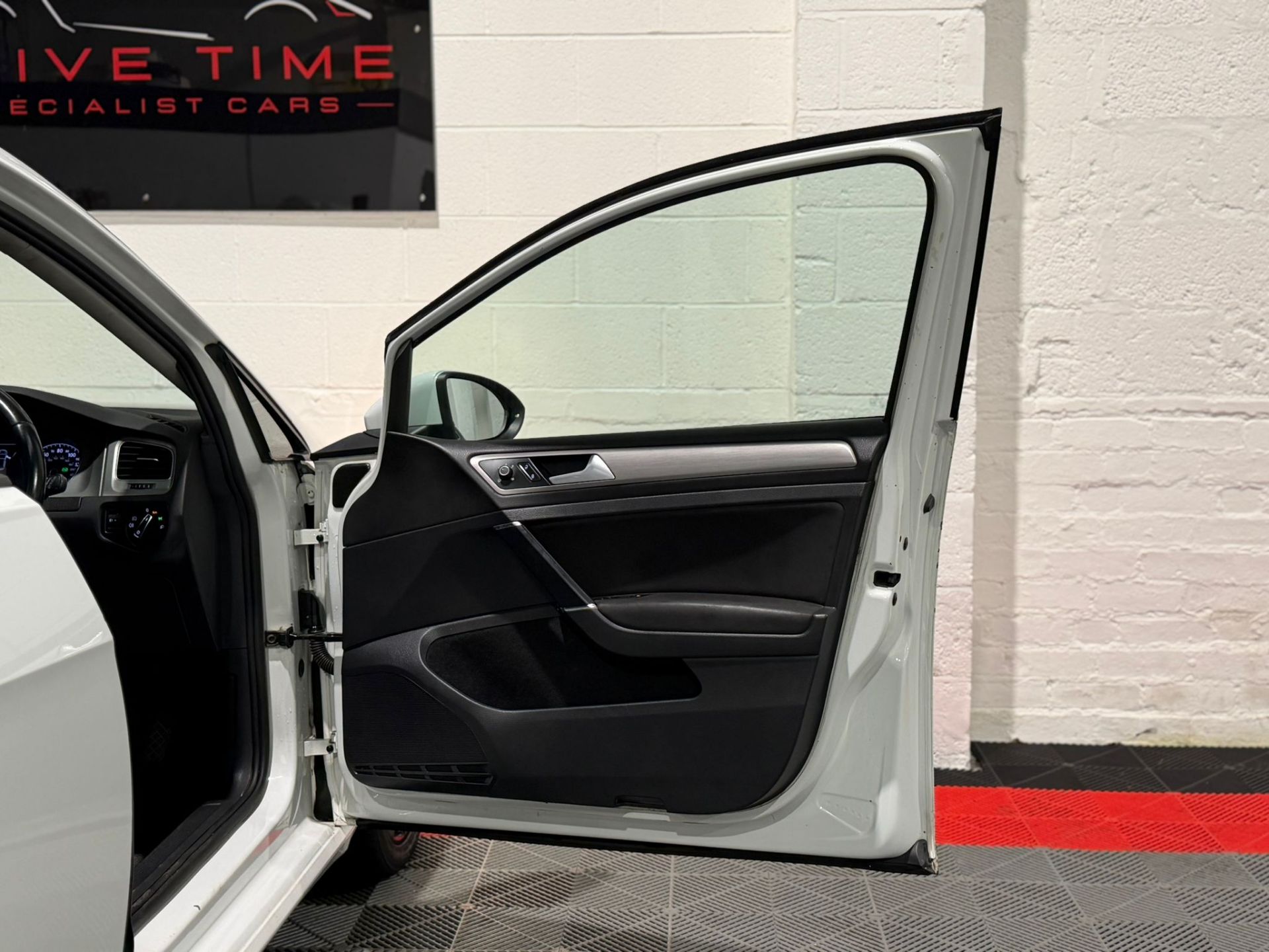 2014 VOLKSWAGEN GOLF MATCH TDI BMT S-A 1.6 DIESEL HATCHBACK >>--NO VAT ON HAMMER--<< - Image 21 of 29