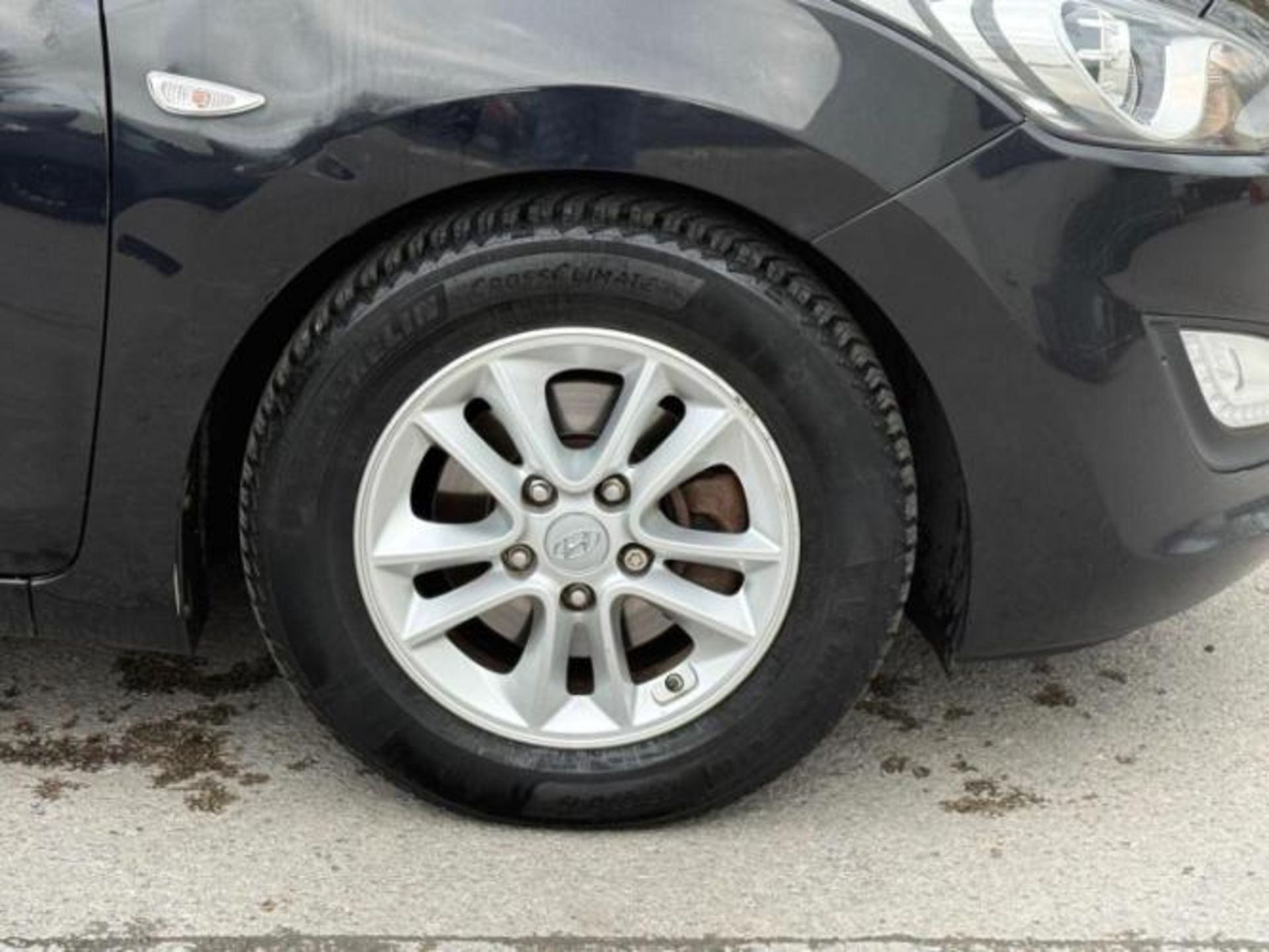 2015 HYUNDAI I30 SE BLUE DRIVE CRDI 1.6 DIESEL MANUAL HATCHBACK BLACK >>--NO VAT ON HAMMER--<< - Image 27 of 40