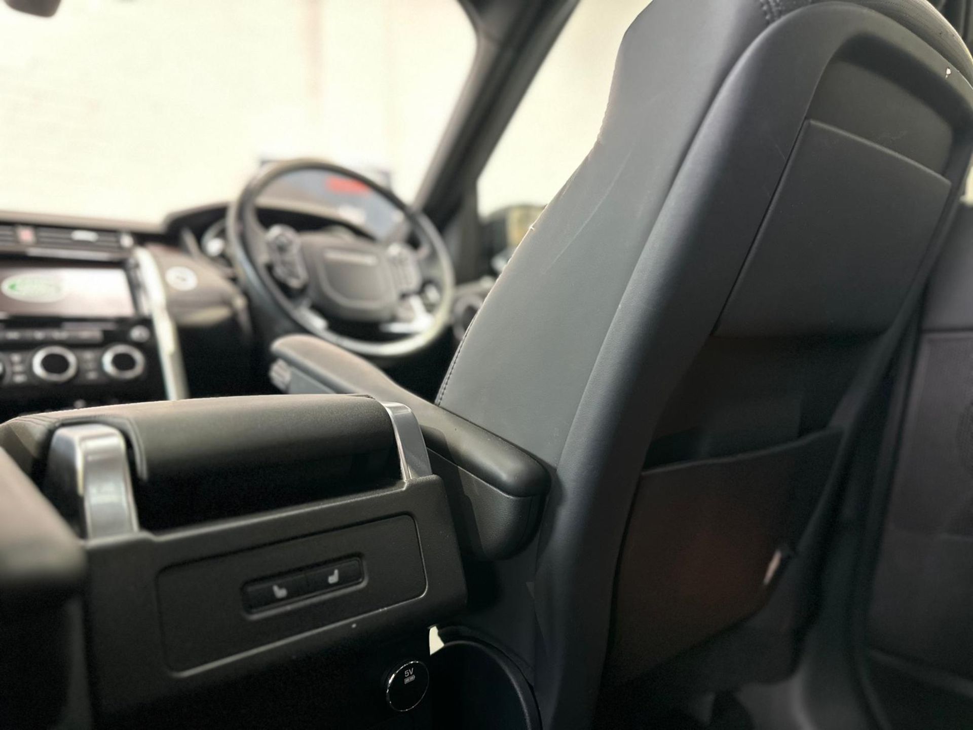 **(ONLY 76K MILEAGE)** 2017 LAND ROVER DISCOVERY HSE >>--NO VAT ON HAMMER--<< - Image 30 of 47