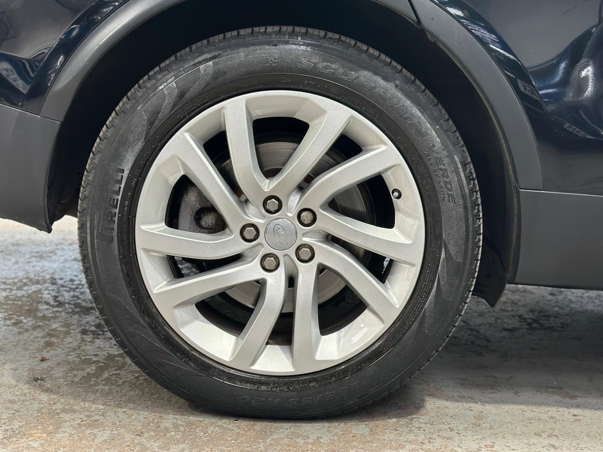 **(ONLY 76K MILEAGE)** 2017 LAND ROVER DISCOVERY HSE >>--NO VAT ON HAMMER--<< - Image 25 of 47