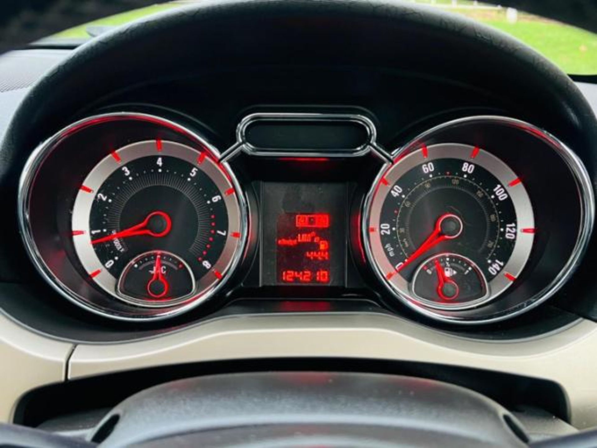 VAUXHALL ADAM 1.2 16V GLAM 3DR – 2013 – PETROL MANUAL >>--NO VAT ON HAMMER--<< - Image 26 of 30