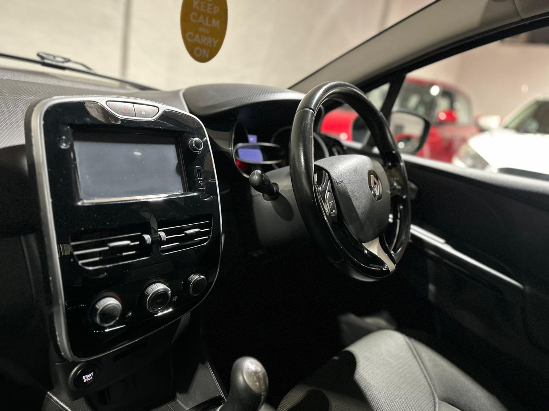 2016 RENAULT CLIO DYNAMIQUE NAV 16V – BLACK >>--NO VAT ON HAMMER--<< - Image 16 of 35