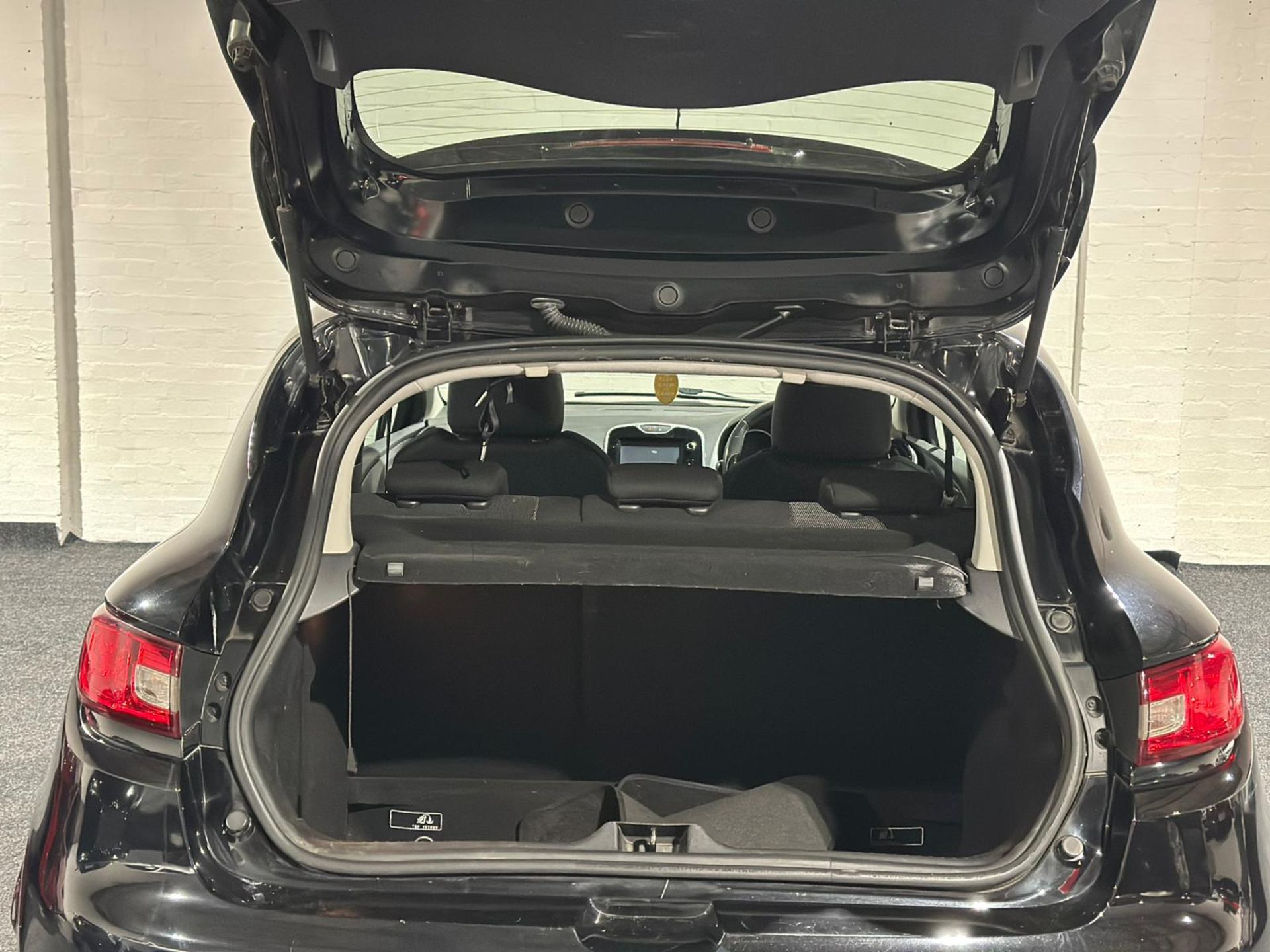 2016 RENAULT CLIO DYNAMIQUE NAV 16V – BLACK >>--NO VAT ON HAMMER--<< - Image 29 of 35