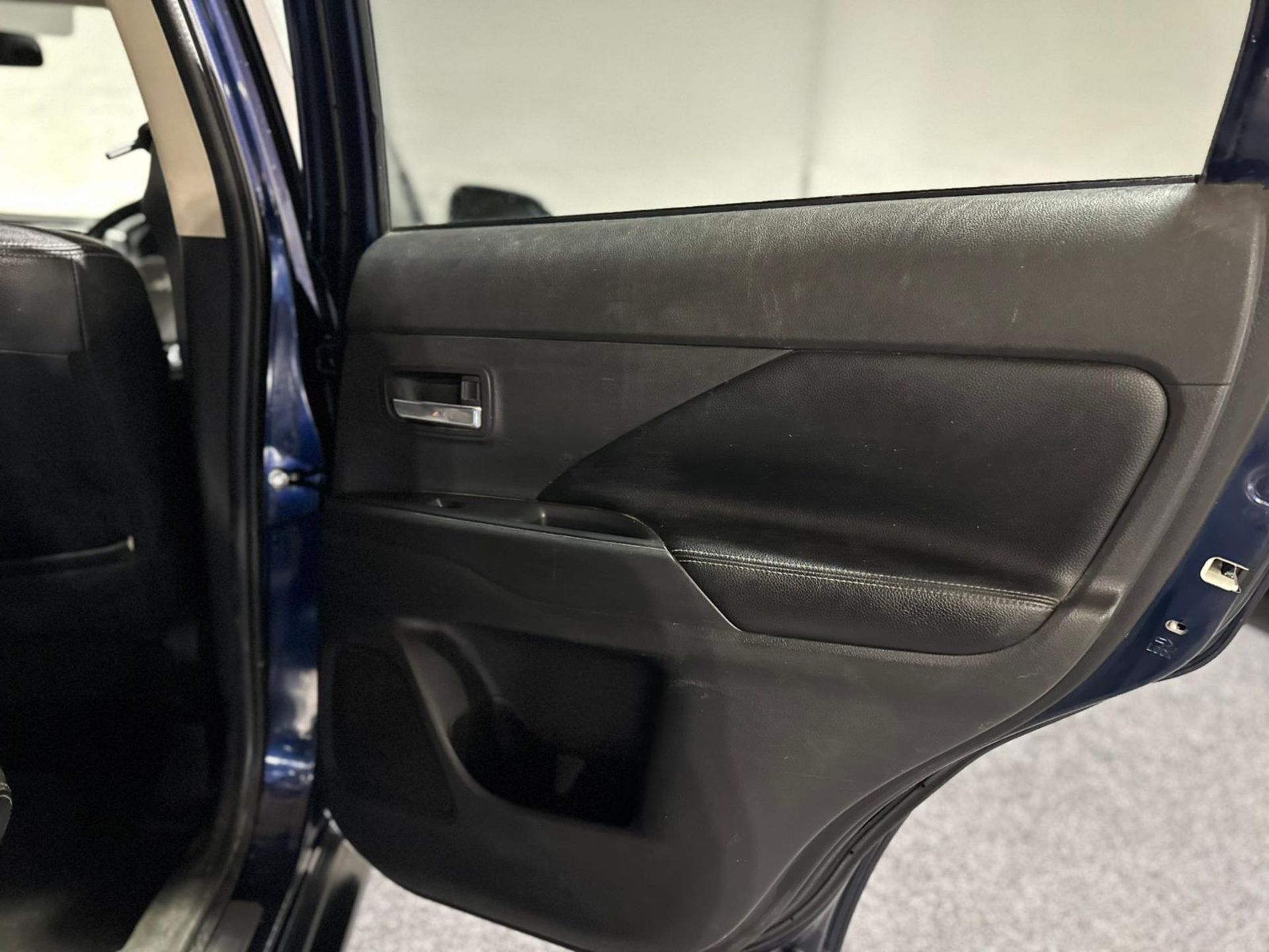 **(ONLY 118K MILEAGE)** 2013 MITSUBISHI OUTLANDER GX4 DI-D >>--NO VAT ON HAMMER--<< - Image 37 of 38