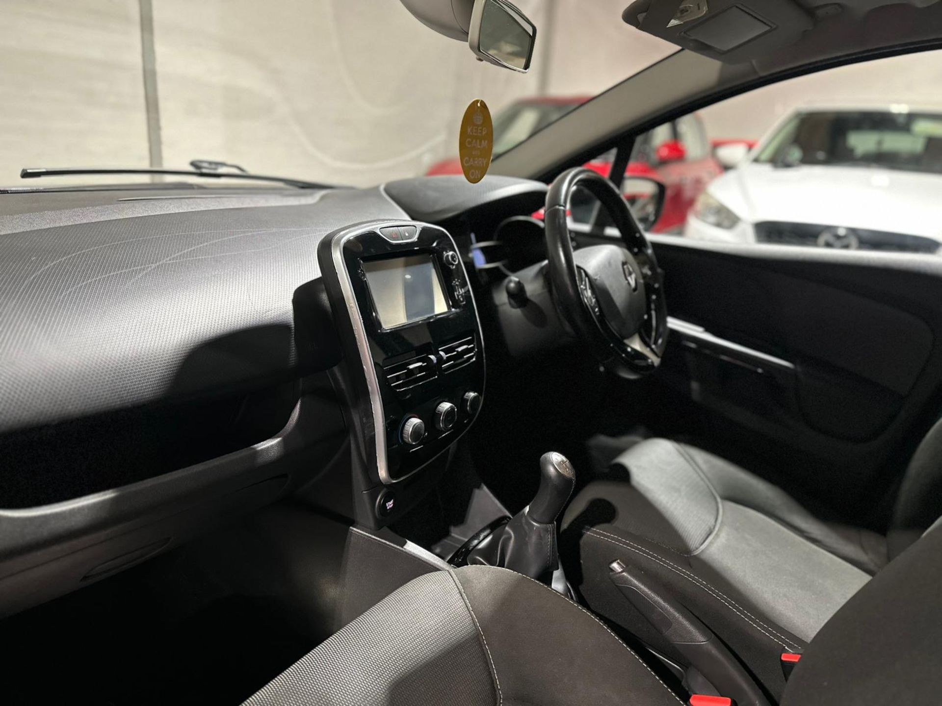 2016 RENAULT CLIO DYNAMIQUE NAV 16V – BLACK >>--NO VAT ON HAMMER--<< - Image 27 of 35