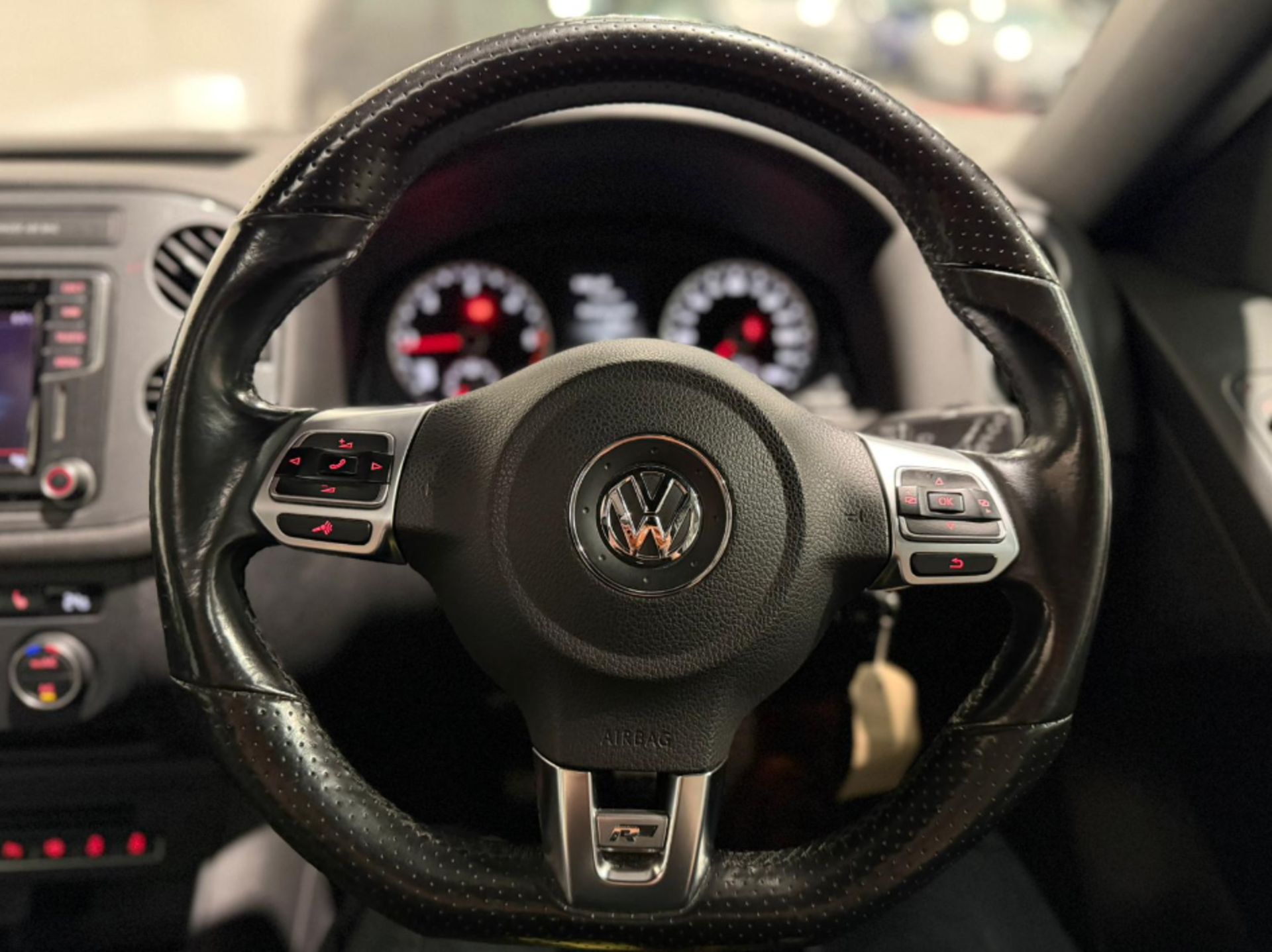 **(ONLY 85K MILEAGE)** 2016 VOLKSWAGEN TIGUAN 2.0 TDI BLUEMOTION TECH >>--NO VAT ON HAMMER--<< - Image 21 of 35