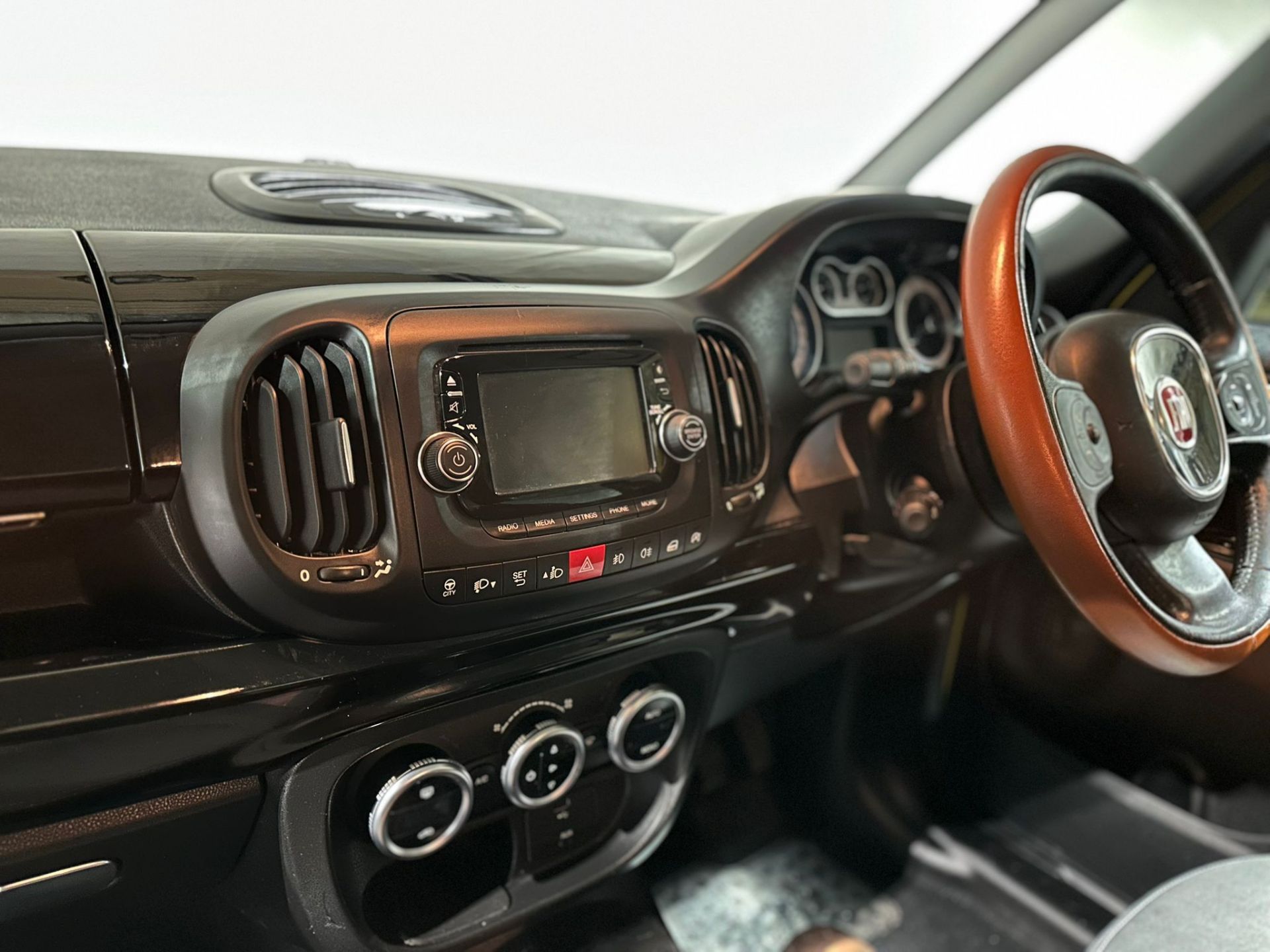 **(ONLY 111K MILEAGE)** 2013 FIAT 500L TREKKING MULTIJET 1.6L MANUAL MPV >>--NO VAT ON HAMMER--<< - Image 18 of 26