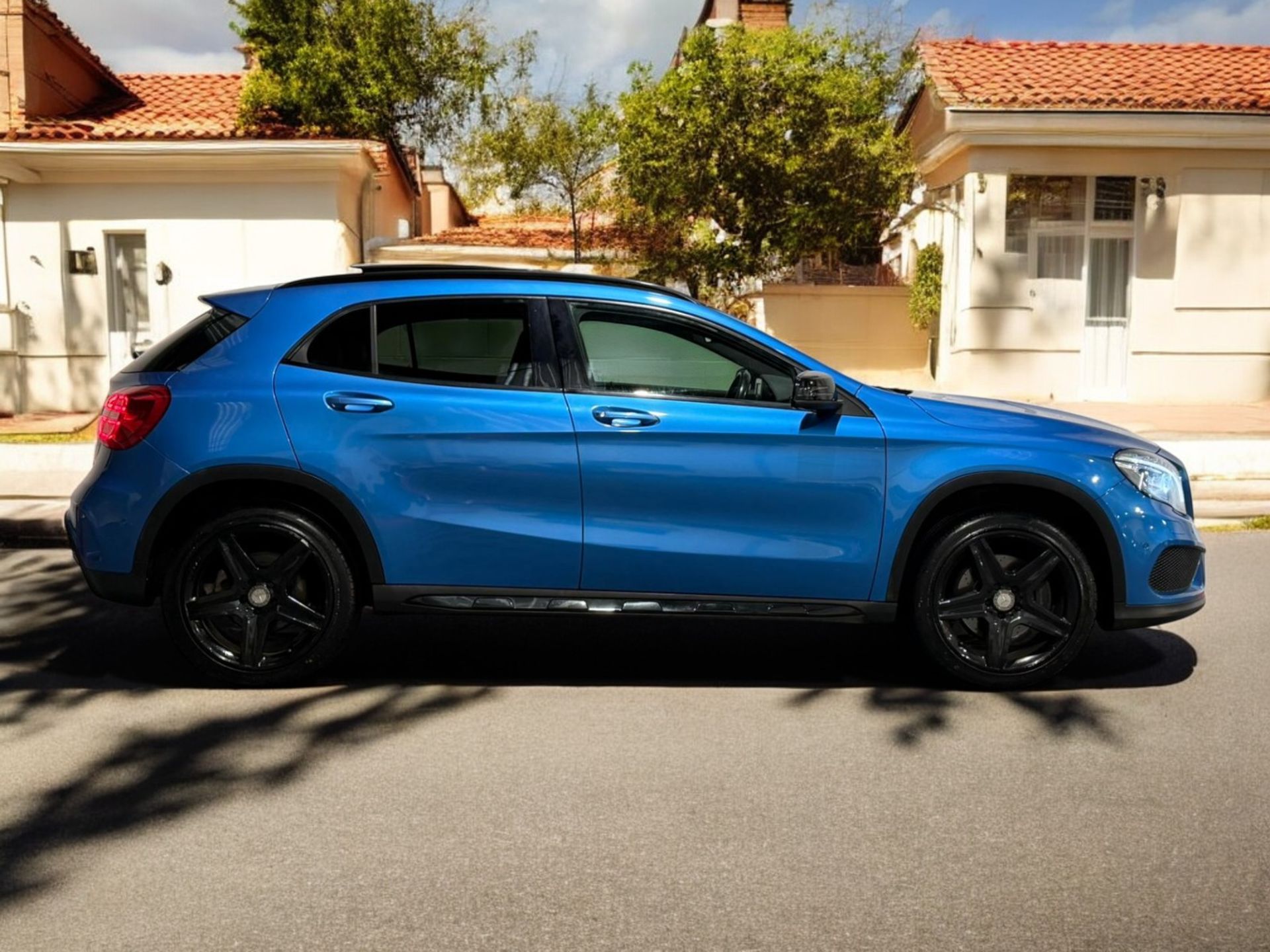 **(ONLY 62K MILEAGE)** 2015 MERCEDES-BENZ GLA 220D AMG LINE (PREMIUM PLUS) >>--NO VAT ON HAMMER--<< - Image 2 of 46