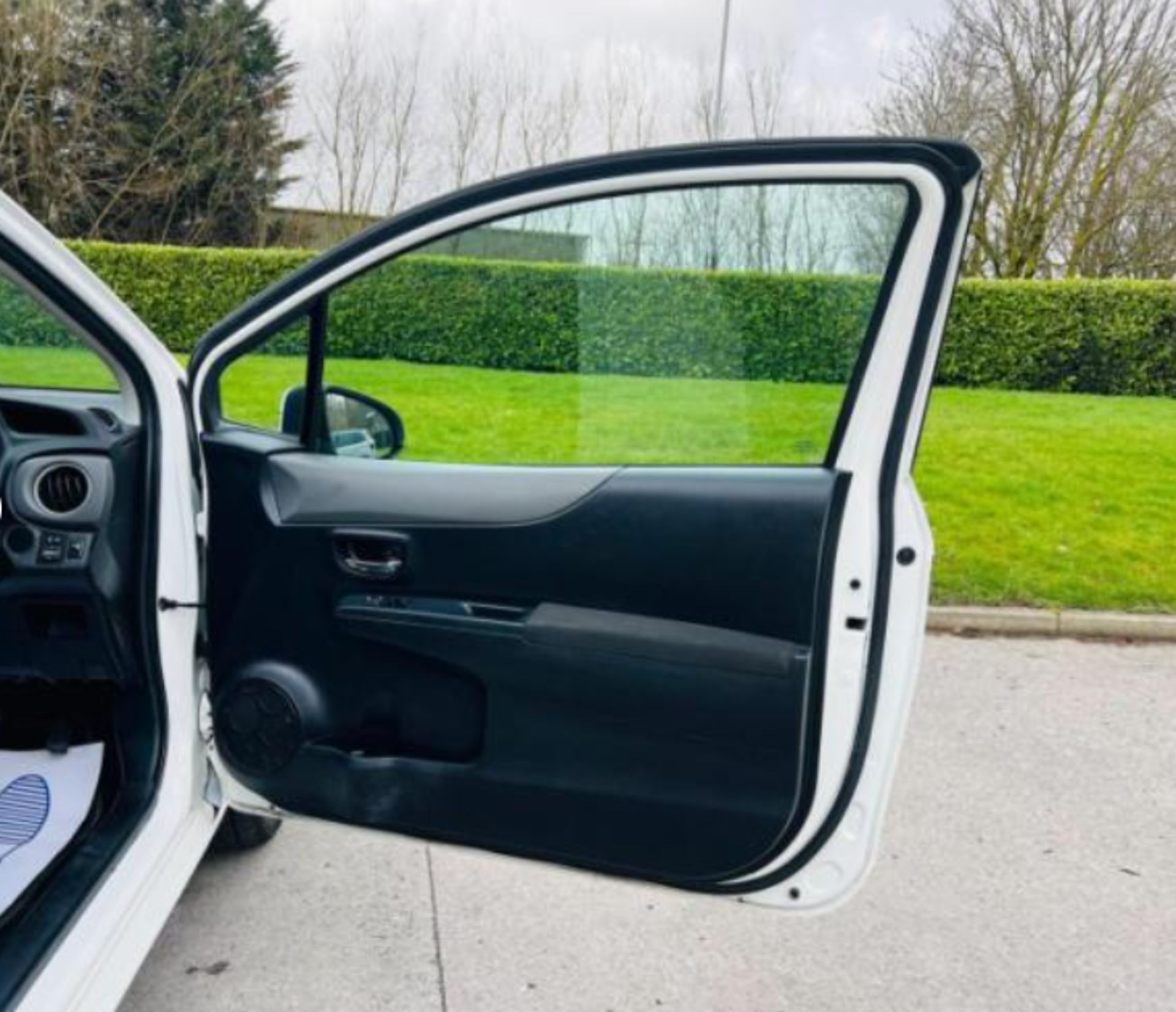 **(ONLY 63K MILEAGE)** 2012 TOYOTA YARIS 1.33 DUAL VVT-I TREND MANUAL >>--NO VAT ON HAMMER--<< - Image 17 of 30