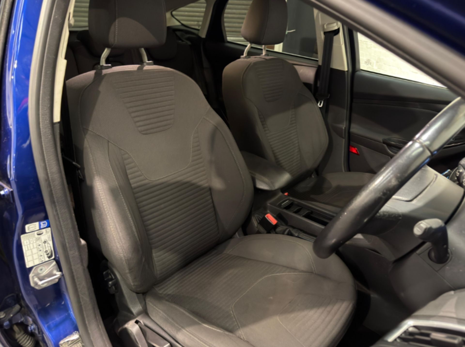 **(ONLY 90K MILEAGE)** 2015 FORD FOCUS 1.5 TDCI TITANIUM EURO 6 HATCHBACK >>--NO VAT ON HAMMER--<< - Image 28 of 31