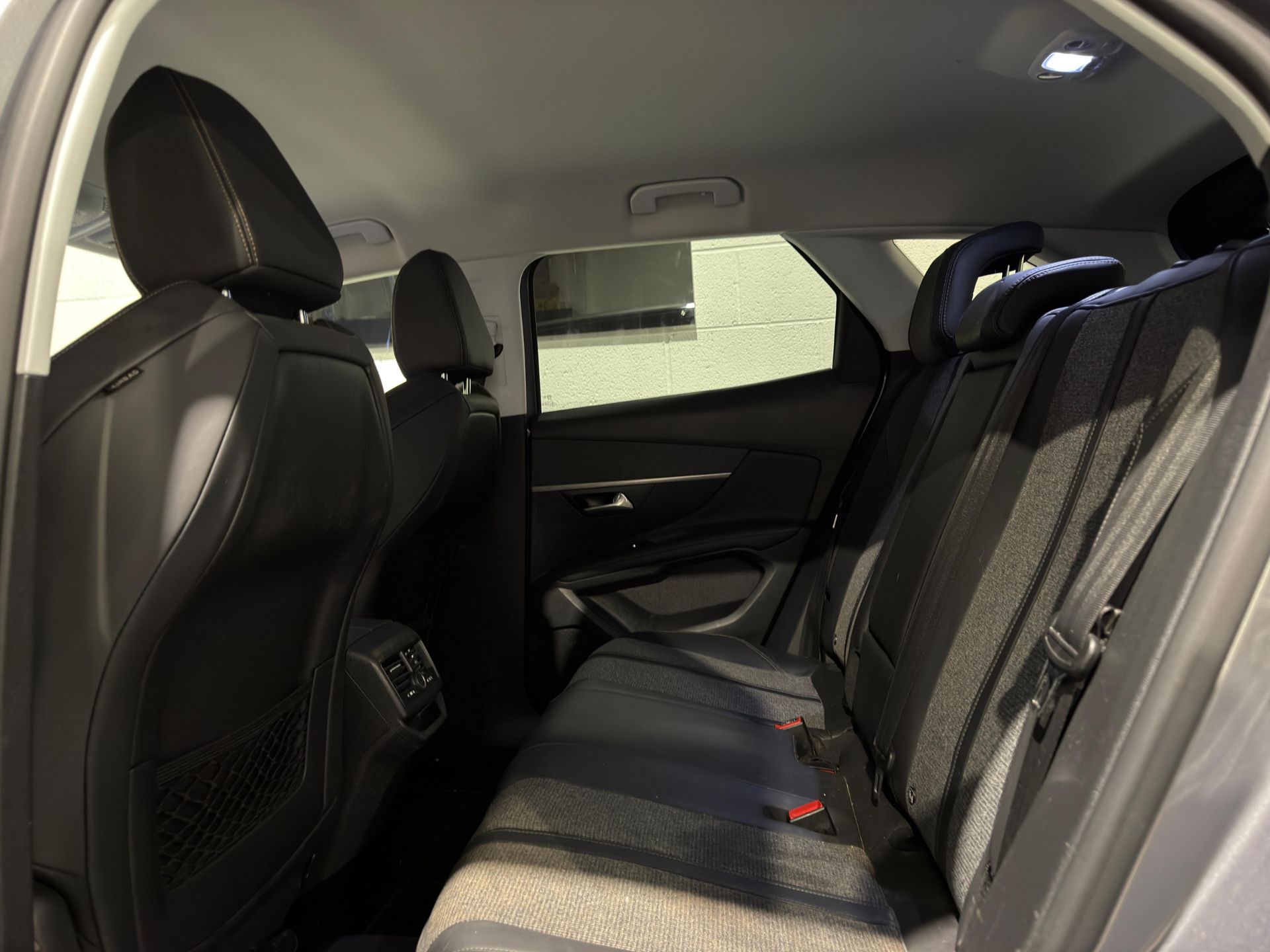 **(ONLY 69K MILEAGE)** 2018 PEUGEOT 3008 ALLURE S/S 1.2 PURETECH MANUAL >>--NO VAT ON HAMMER--<< - Image 22 of 28