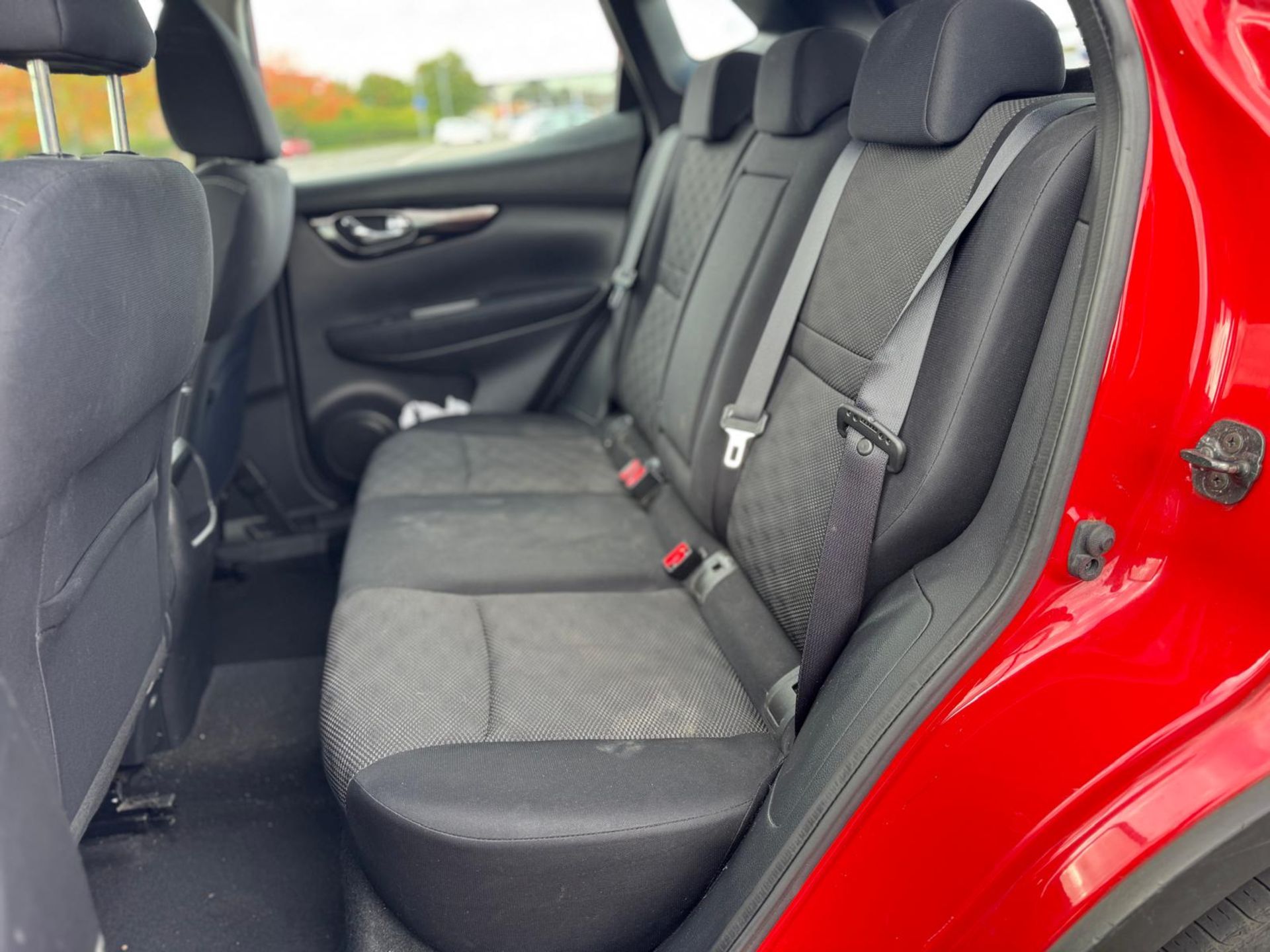 2015 NISSAN QASHQAI ACENTA DIG-T 1.2 PETROL SUV – MANUAL – RED>>--NO VAT ON HAMMER--<< - Image 10 of 14