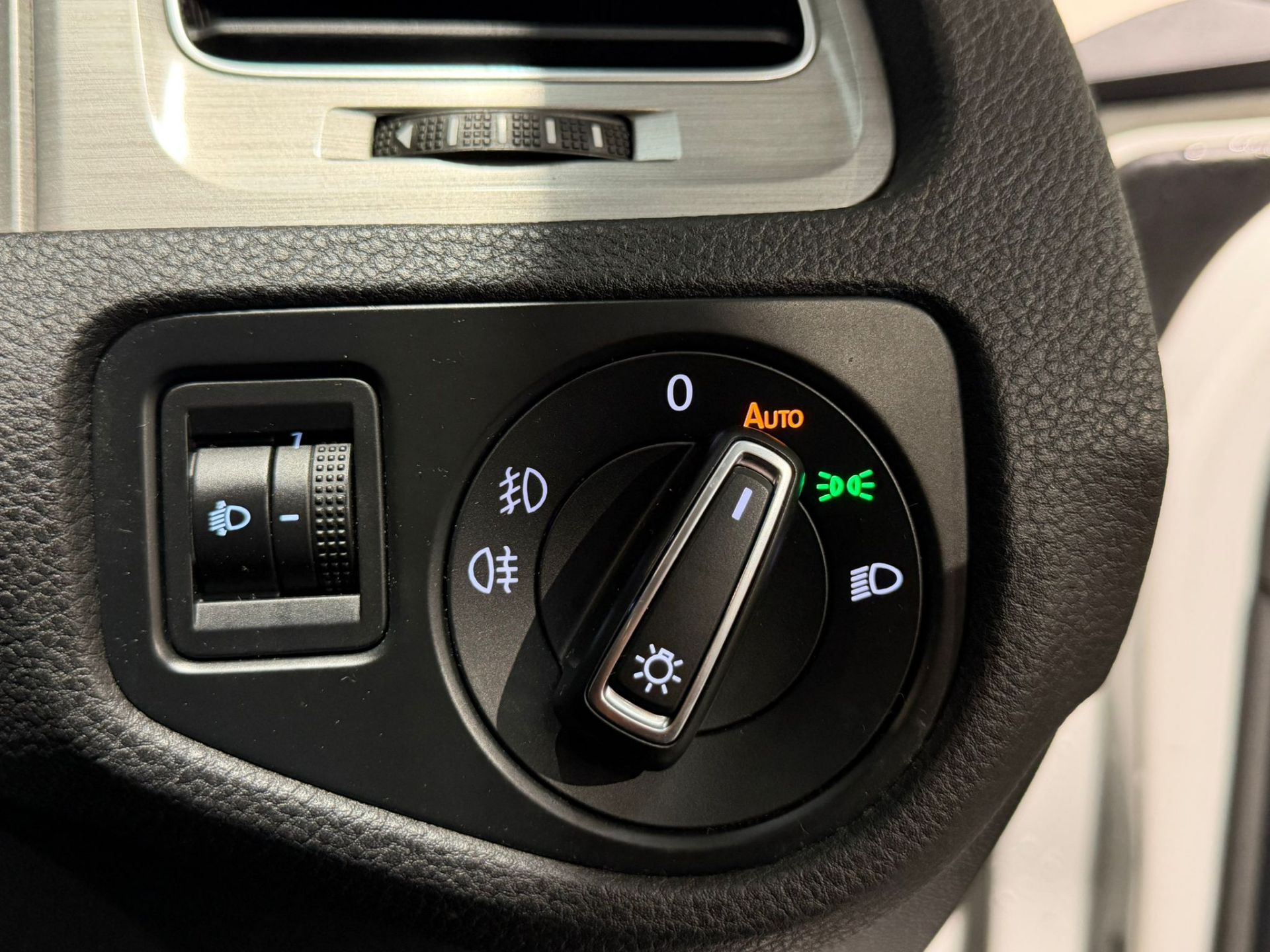 2014 VOLKSWAGEN GOLF MATCH TDI BMT S-A 1.6 DIESEL HATCHBACK >>--NO VAT ON HAMMER--<< - Image 12 of 29