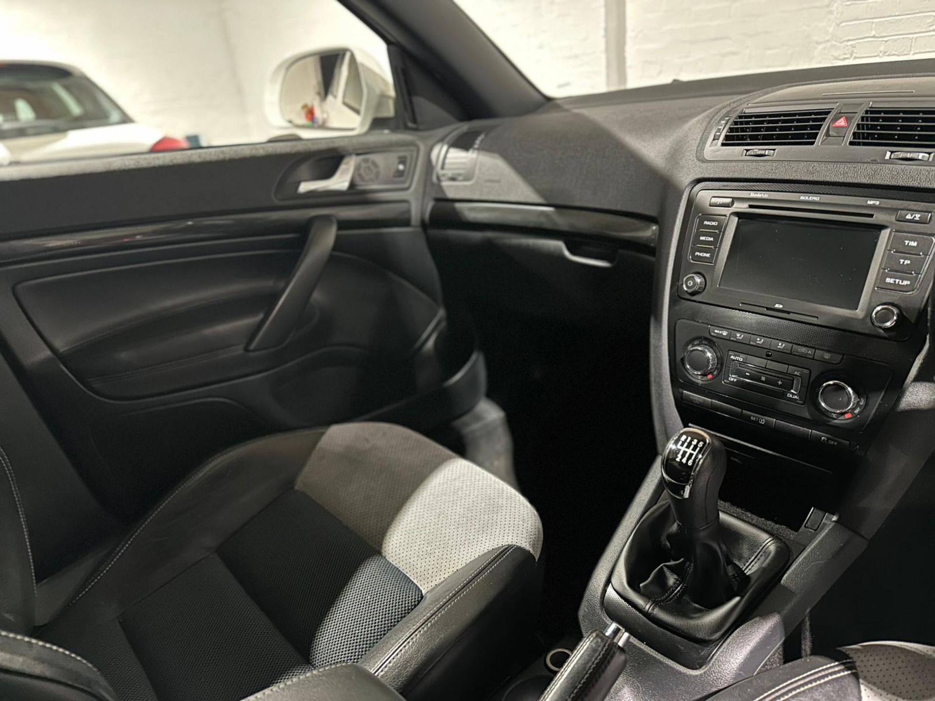 2012 SKODA OCTAVIA VRS TDI CR 2.0 MANUAL HATCHBACK >>--NO VAT ON HAMMER--<< - Image 22 of 43