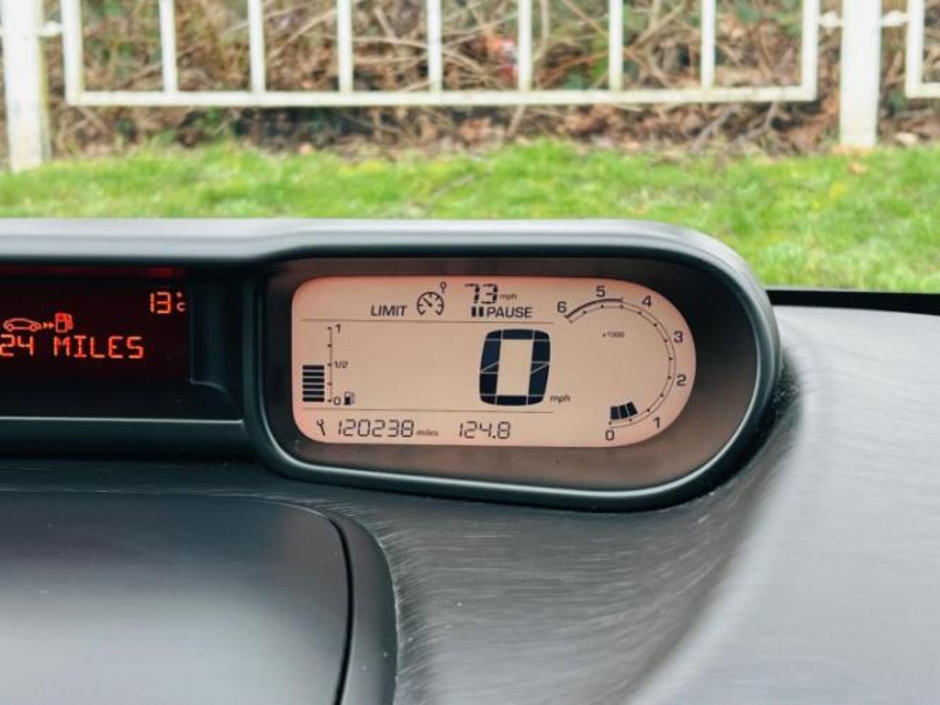 **(ONLY 120K MILEAGE)** 2010 CITROEN C3 PICASSO VTR PLUS HDI 1.6 DIESEL >>--NO VAT ON HAMMER--<< - Image 11 of 29