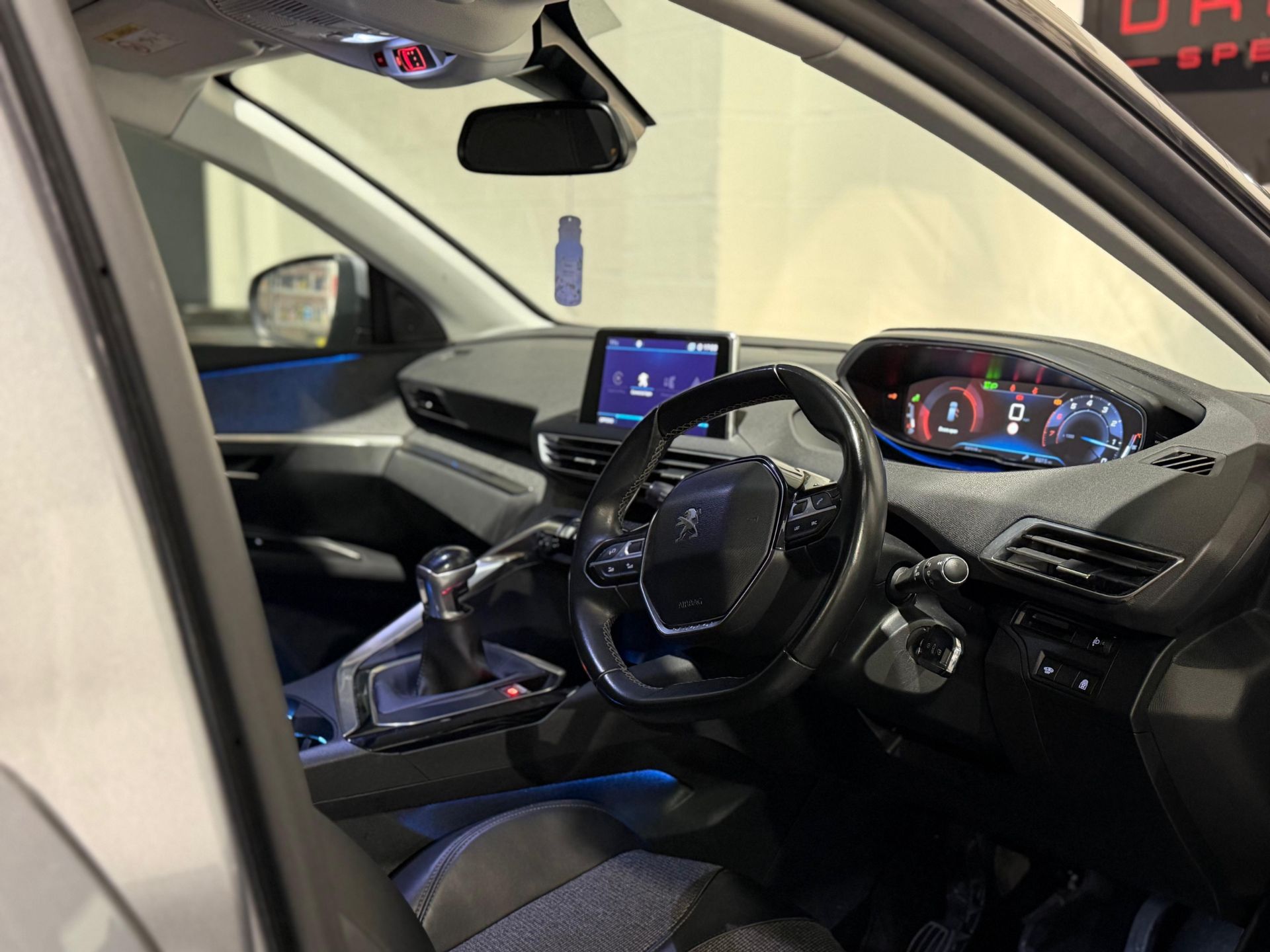 **(ONLY 69K MILEAGE)** 2018 PEUGEOT 3008 ALLURE S/S 1.2 PURETECH MANUAL >>--NO VAT ON HAMMER--<< - Image 23 of 28