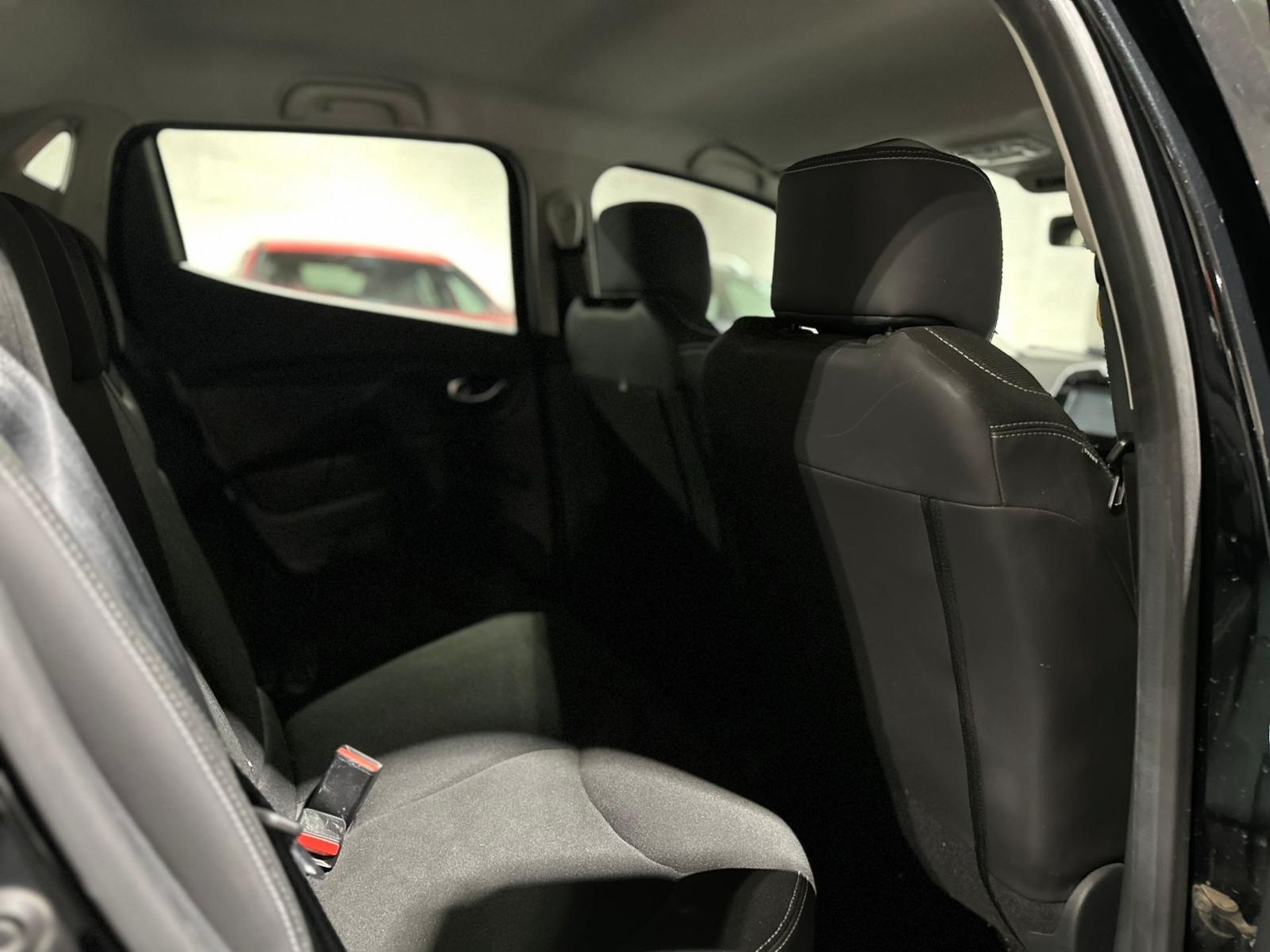 2016 RENAULT CLIO DYNAMIQUE NAV 16V – BLACK >>--NO VAT ON HAMMER--<< - Image 22 of 35