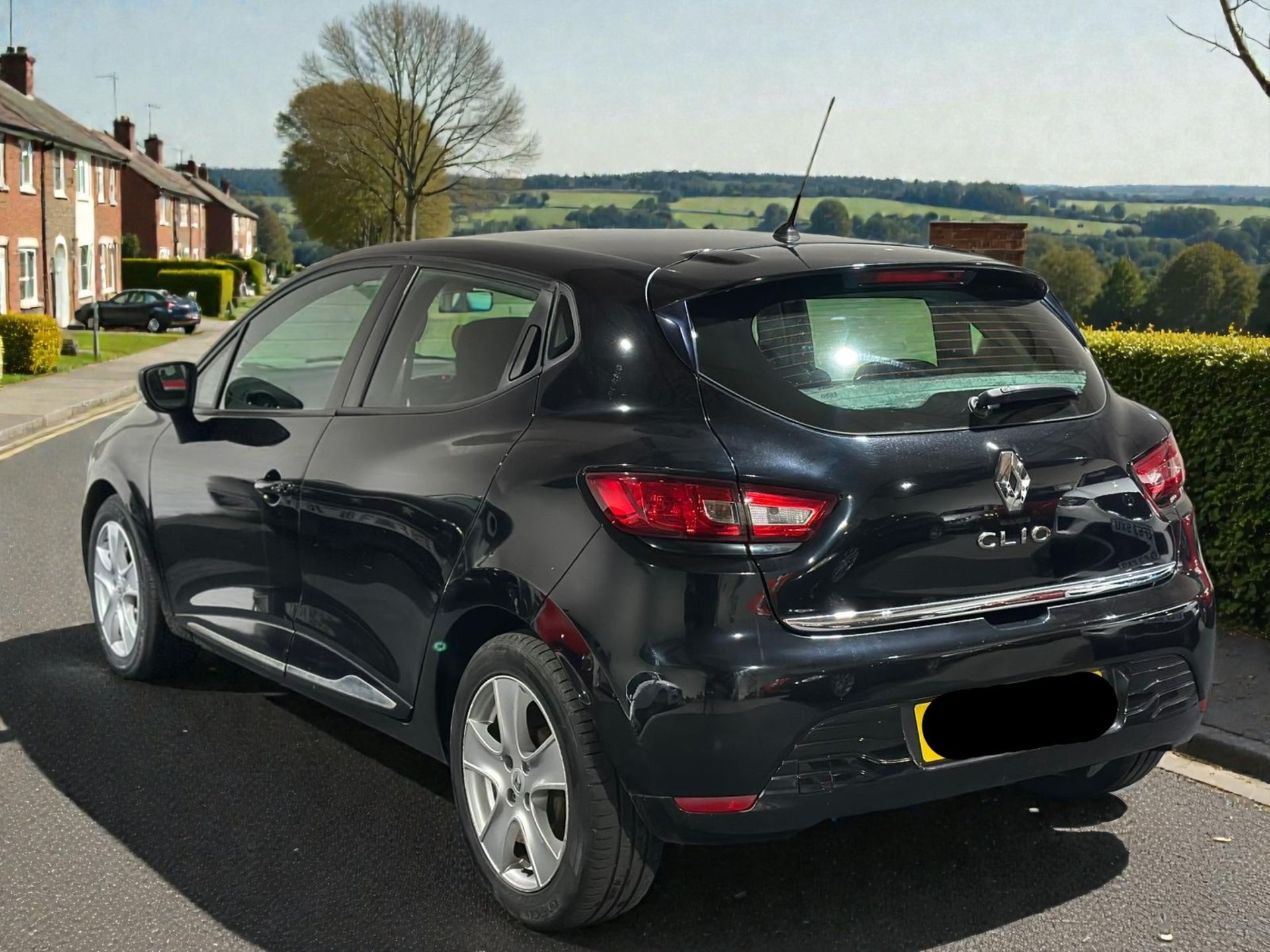2016 RENAULT CLIO DYNAMIQUE NAV 16V – BLACK >>--NO VAT ON HAMMER--<< - Image 5 of 35