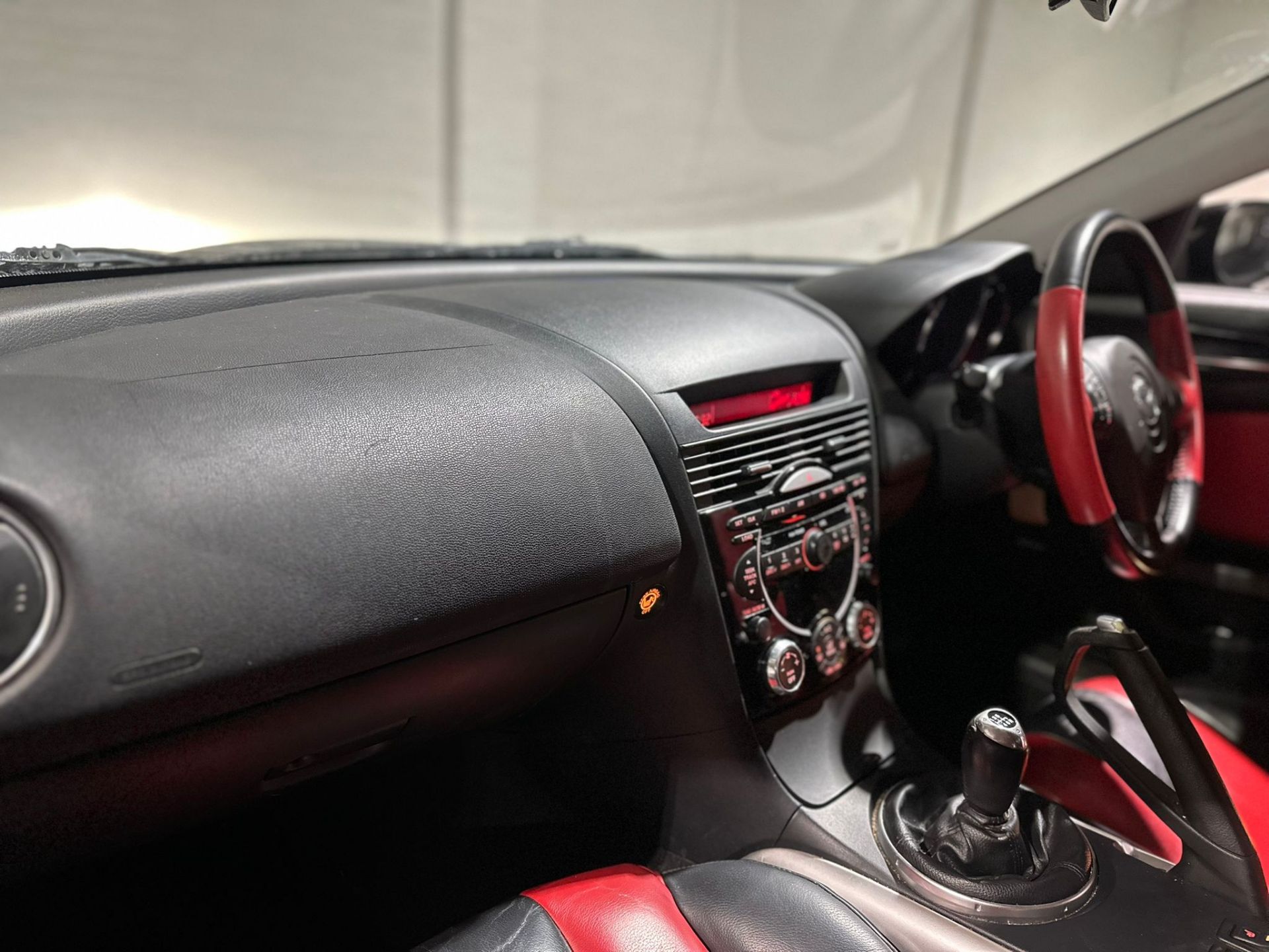 **(ONLY 56K MILEAGE)** 2006 MAZDA RX-8 231 PS COUPE, BLACK, 2 KEEPERS >>--NO VAT ON HAMMER--<< - Image 25 of 26
