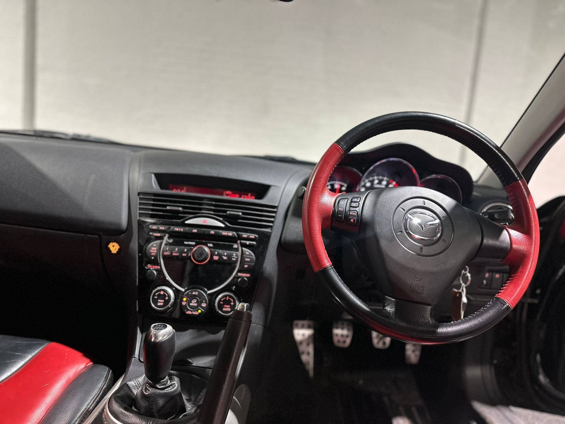 **(ONLY 56K MILEAGE)** 2006 MAZDA RX-8 231 PS COUPE, BLACK, 2 KEEPERS >>--NO VAT ON HAMMER--<< - Image 11 of 26