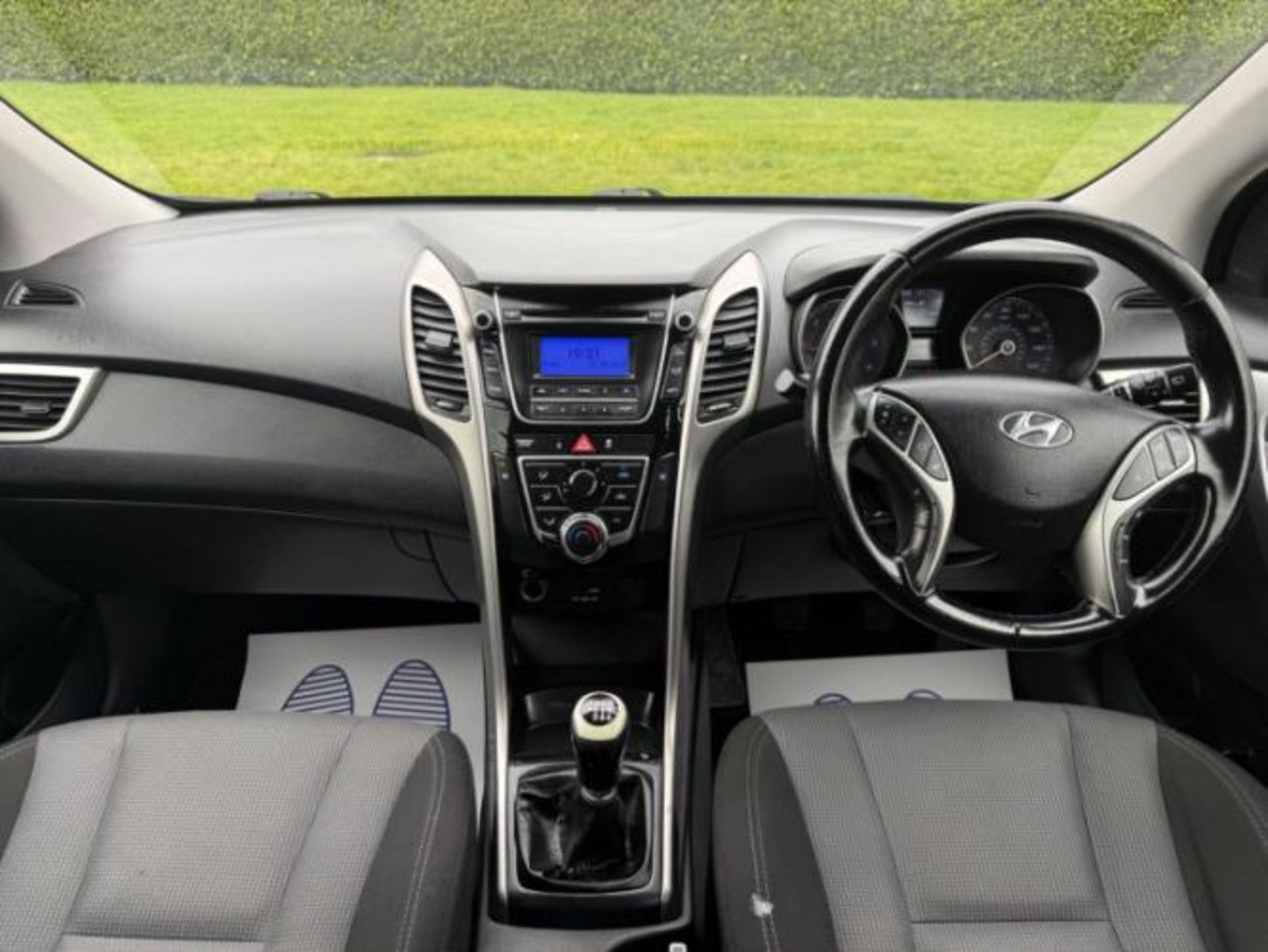 2015 HYUNDAI I30 SE BLUE DRIVE CRDI 1.6 DIESEL MANUAL HATCHBACK BLACK >>--NO VAT ON HAMMER--<< - Image 30 of 40