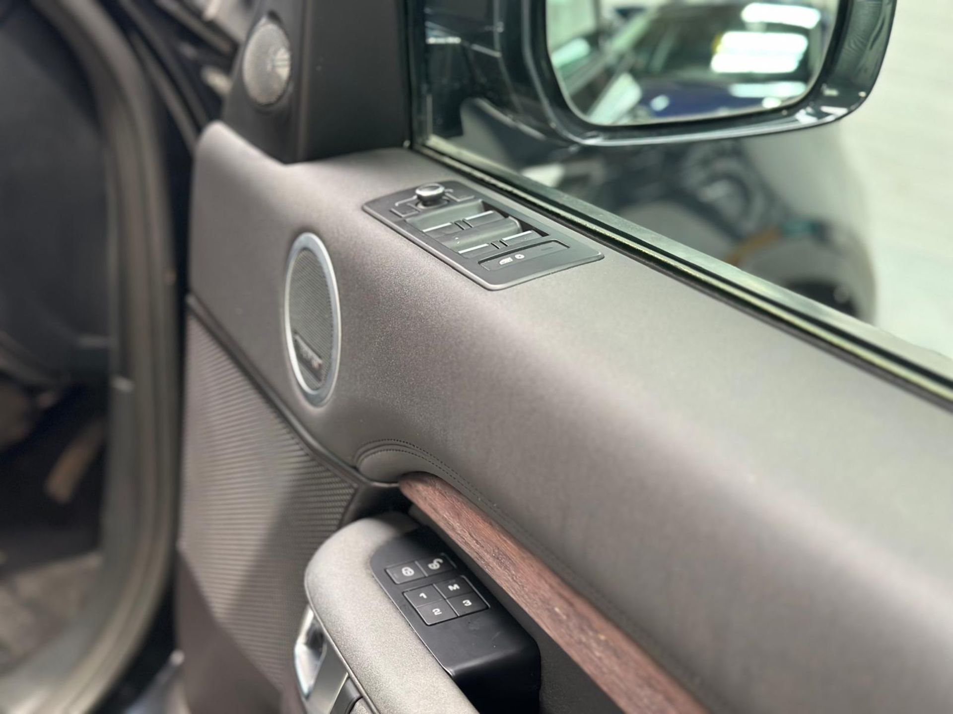 **(ONLY 76K MILEAGE)** 2017 LAND ROVER DISCOVERY HSE >>--NO VAT ON HAMMER--<< - Image 33 of 47